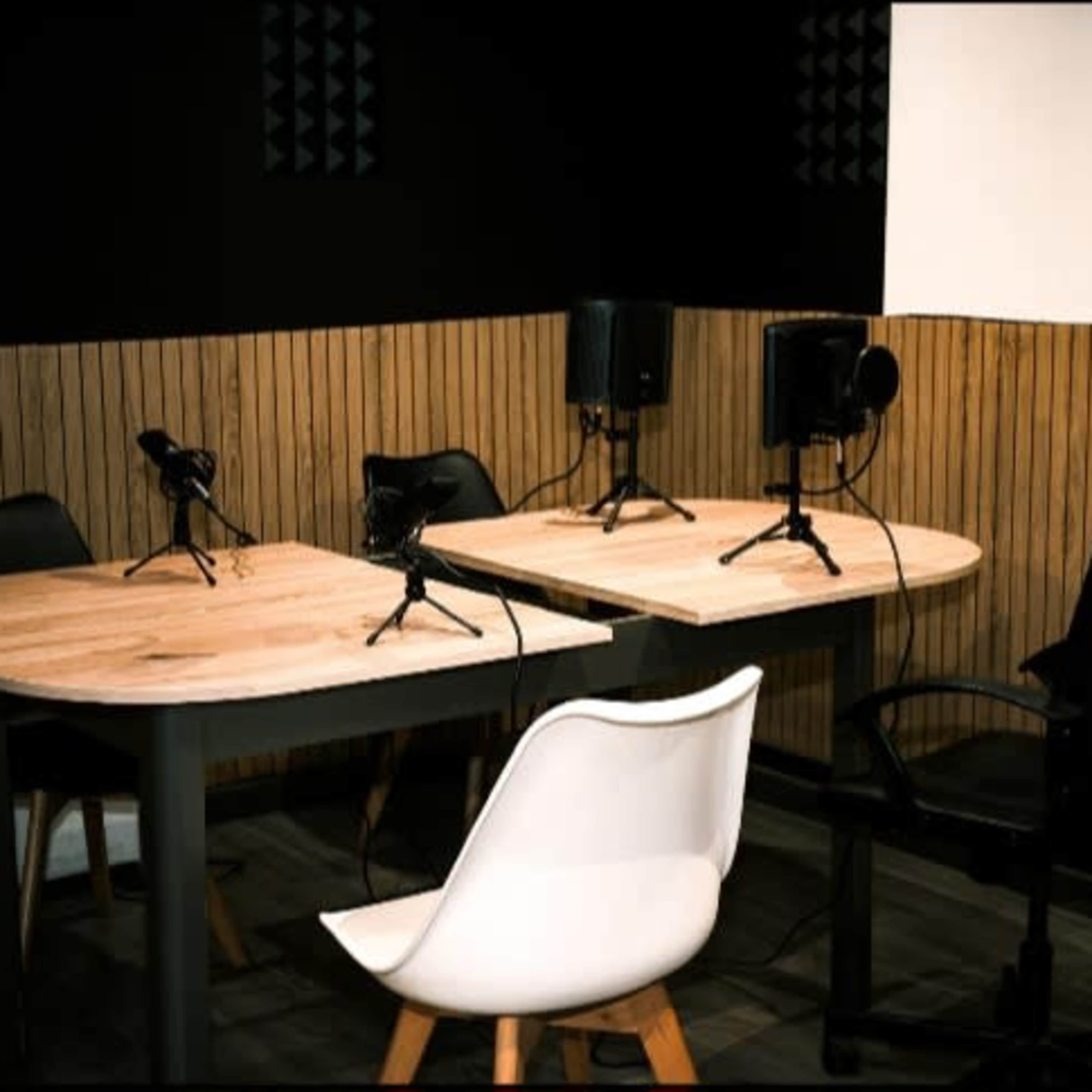 Studio podcast / musique à petit prix Image dans , Alfortville, Île-de-France