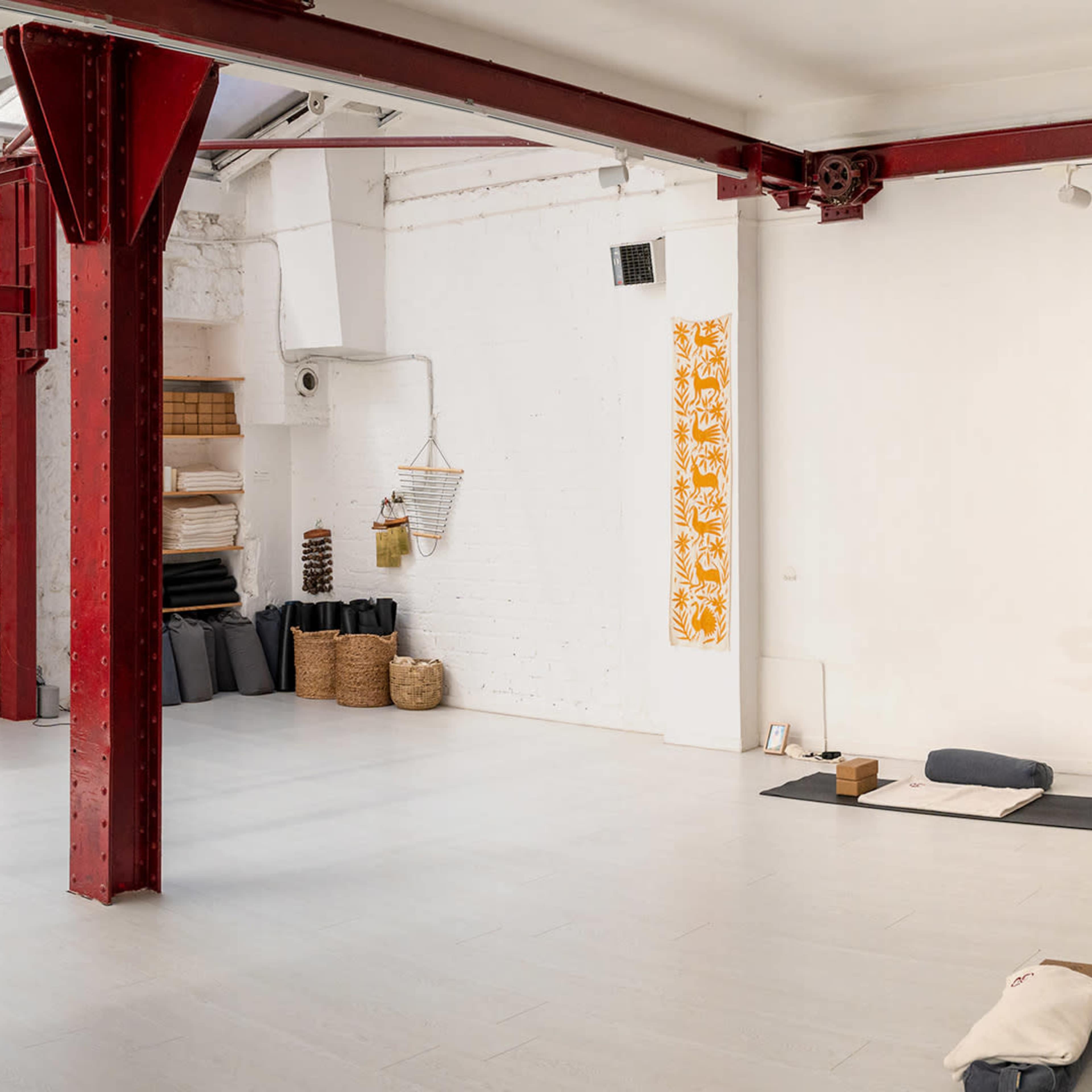 Studio de yoga lumineux et paisible au cœur du 11ème arrondissement Image dans Paris, Paris, Île-de-France