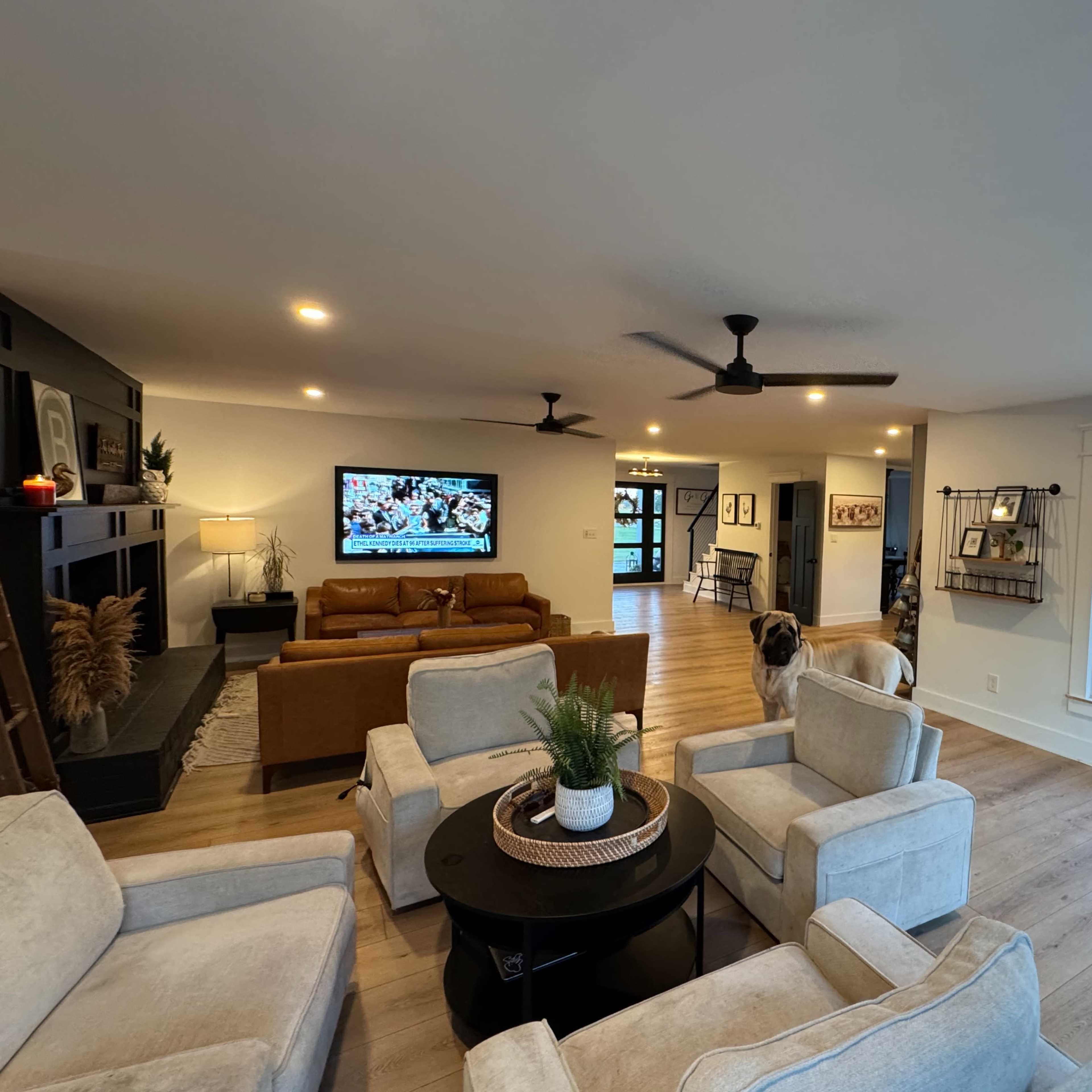 Farmhouse Venue with onsite Studio Image in Pleasant Grove East, Chesapeake, VA