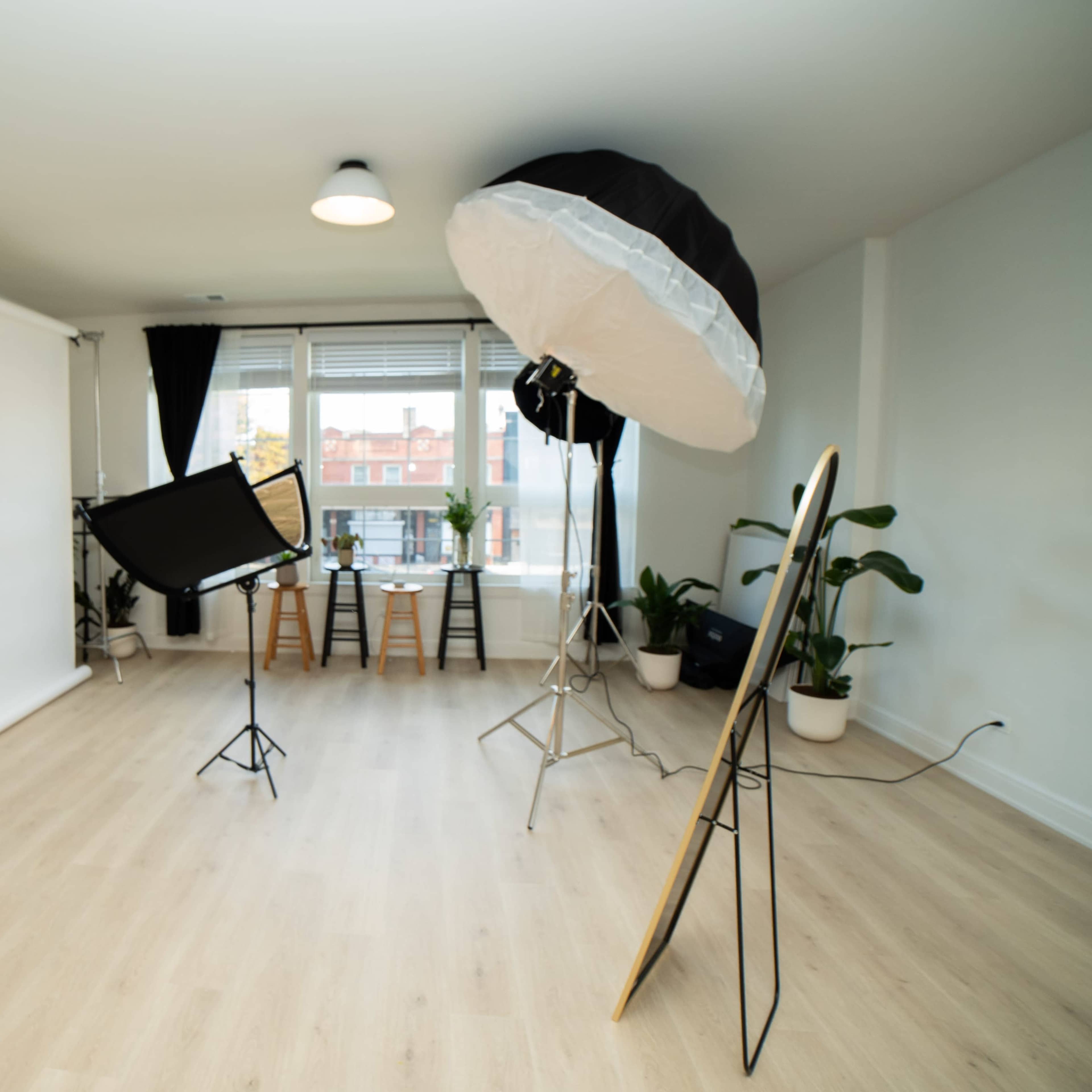 CynCity Studios: Your Creative Home on the South Side: Photography Studio Image in Bronzeville, Chicago, IL