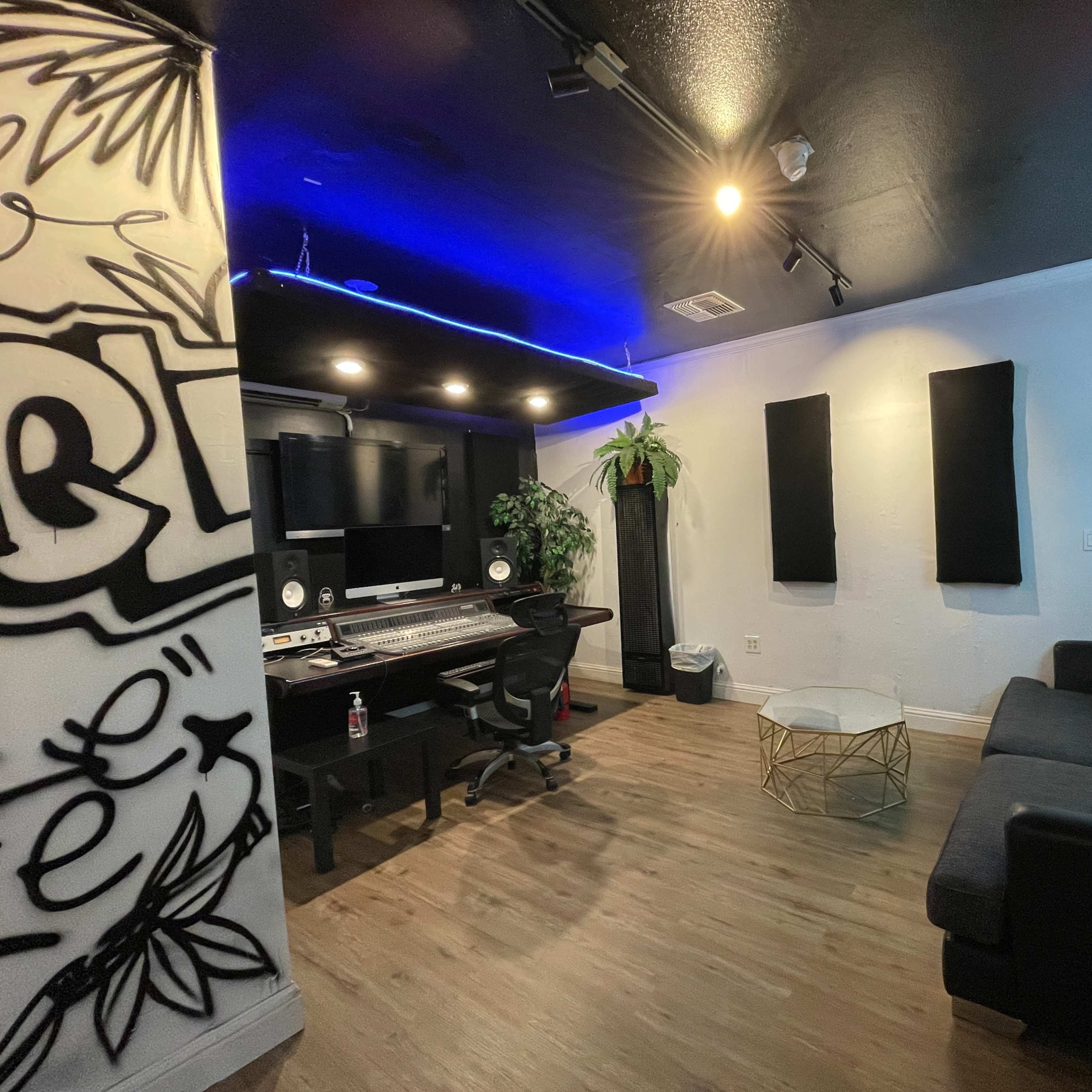 Jungle Life Music Recording Studio and Rehearsal Space (King Room) Image in Vallejo, Vallejo, CA