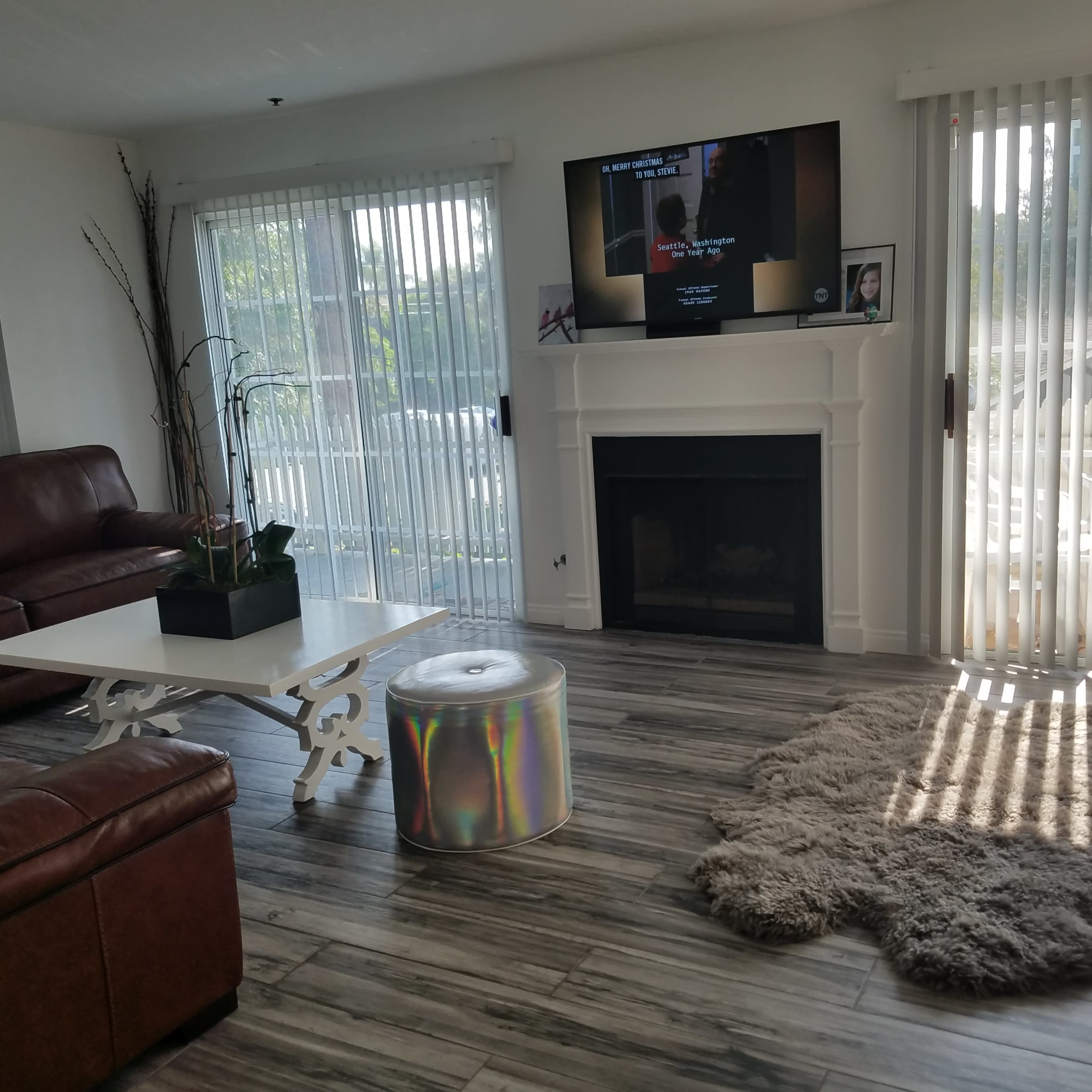 East Valley townhome near major studios, contemporary with brownstone type entrance Image in Studio City, Los Angeles, CA