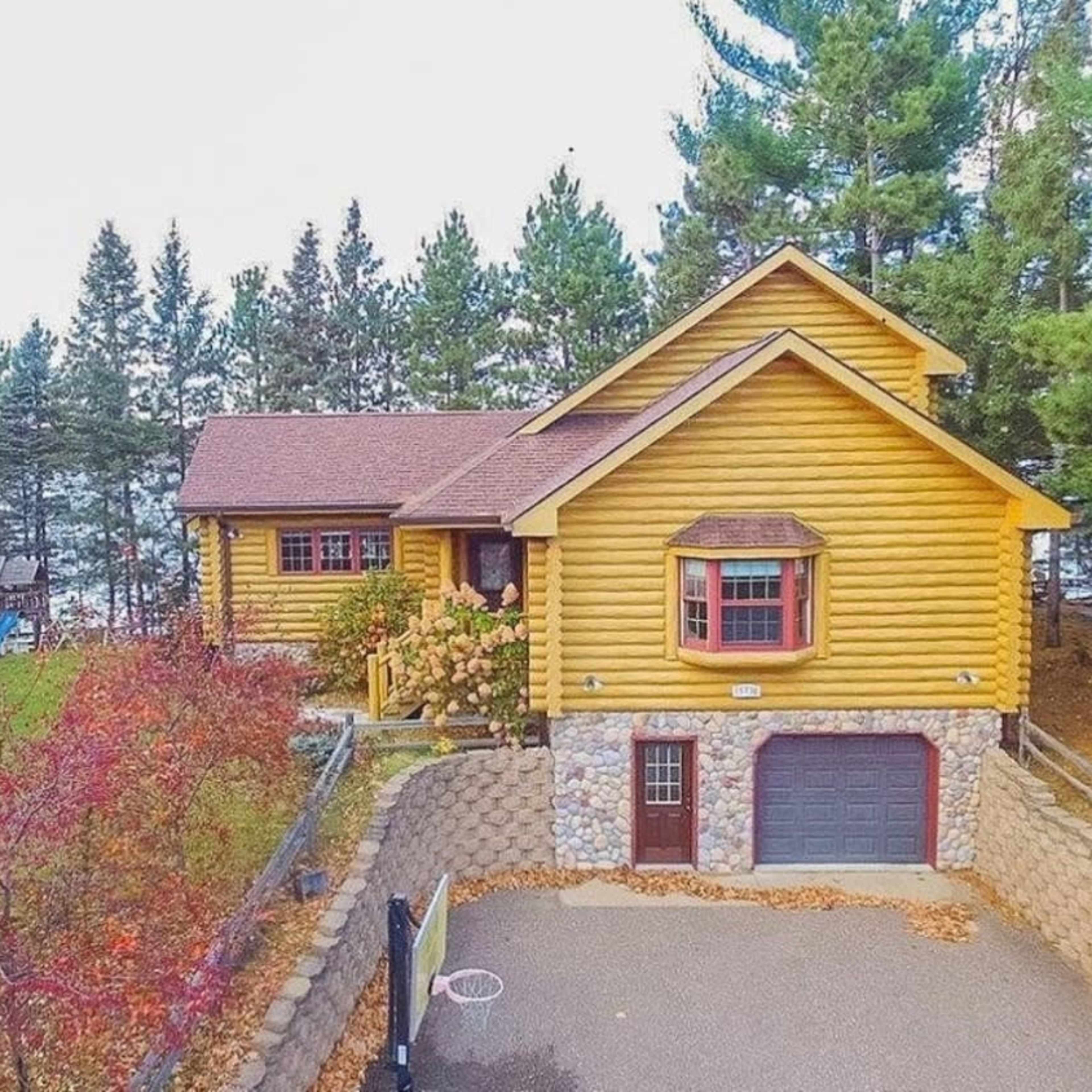 Lakefront log home Image in Baldwin Township, Zimmerman, MN
