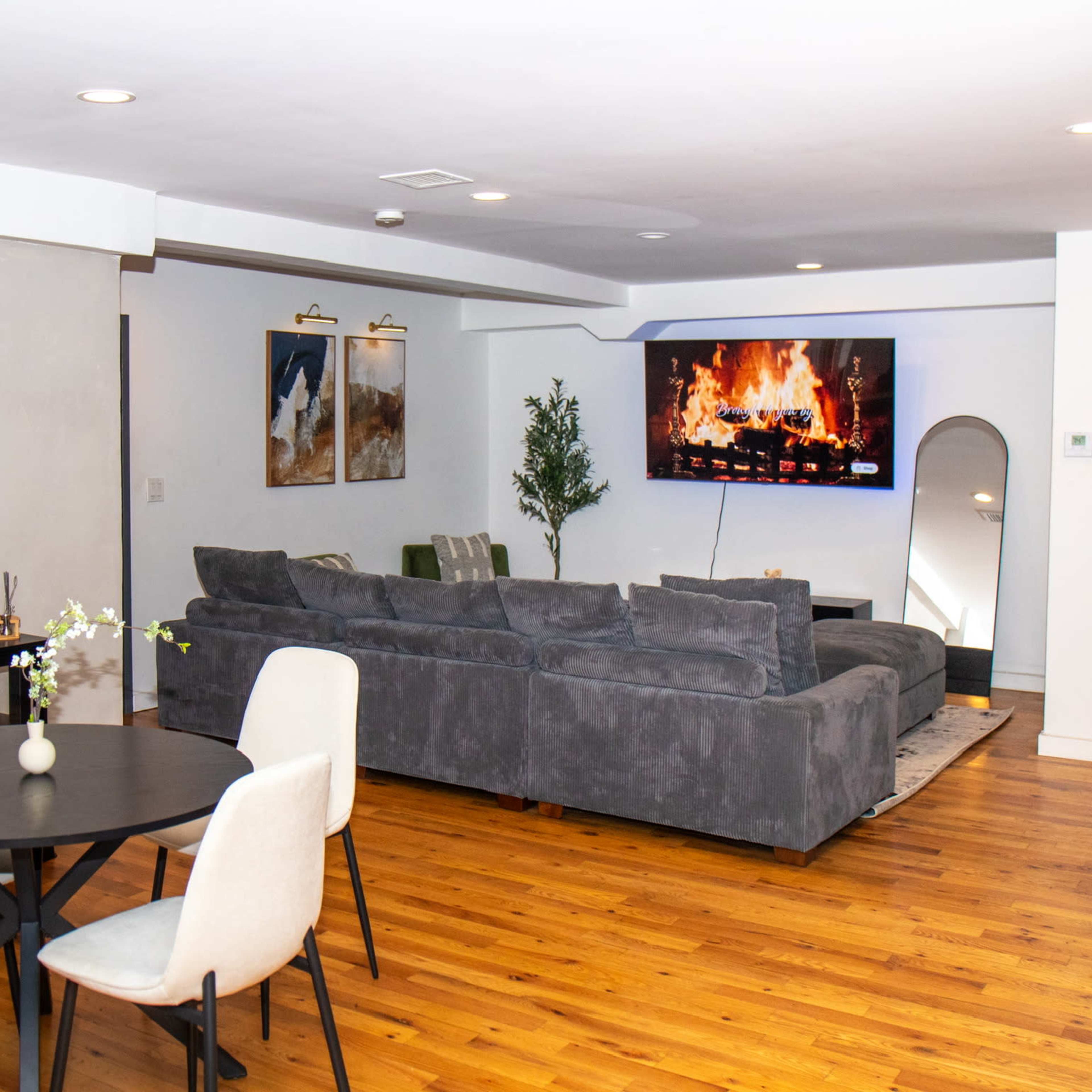 Newark's Stylish & Versatile Lounge | Perfect for Shoots, Production, & MORE! Image in Central Ward, Newark, NJ