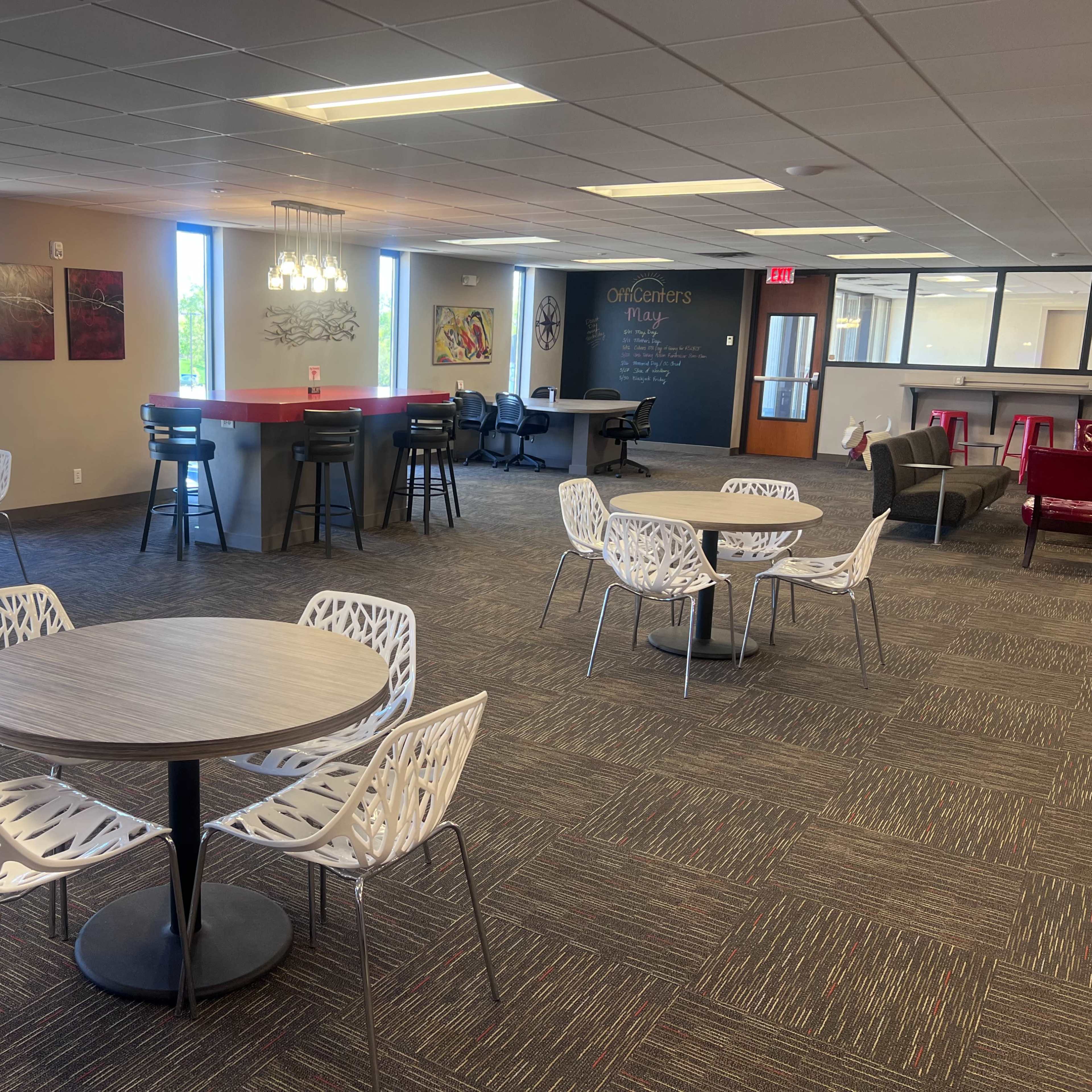 Conveniently located workspace in Woodbury Image in Woodbury, Woodbury, MN