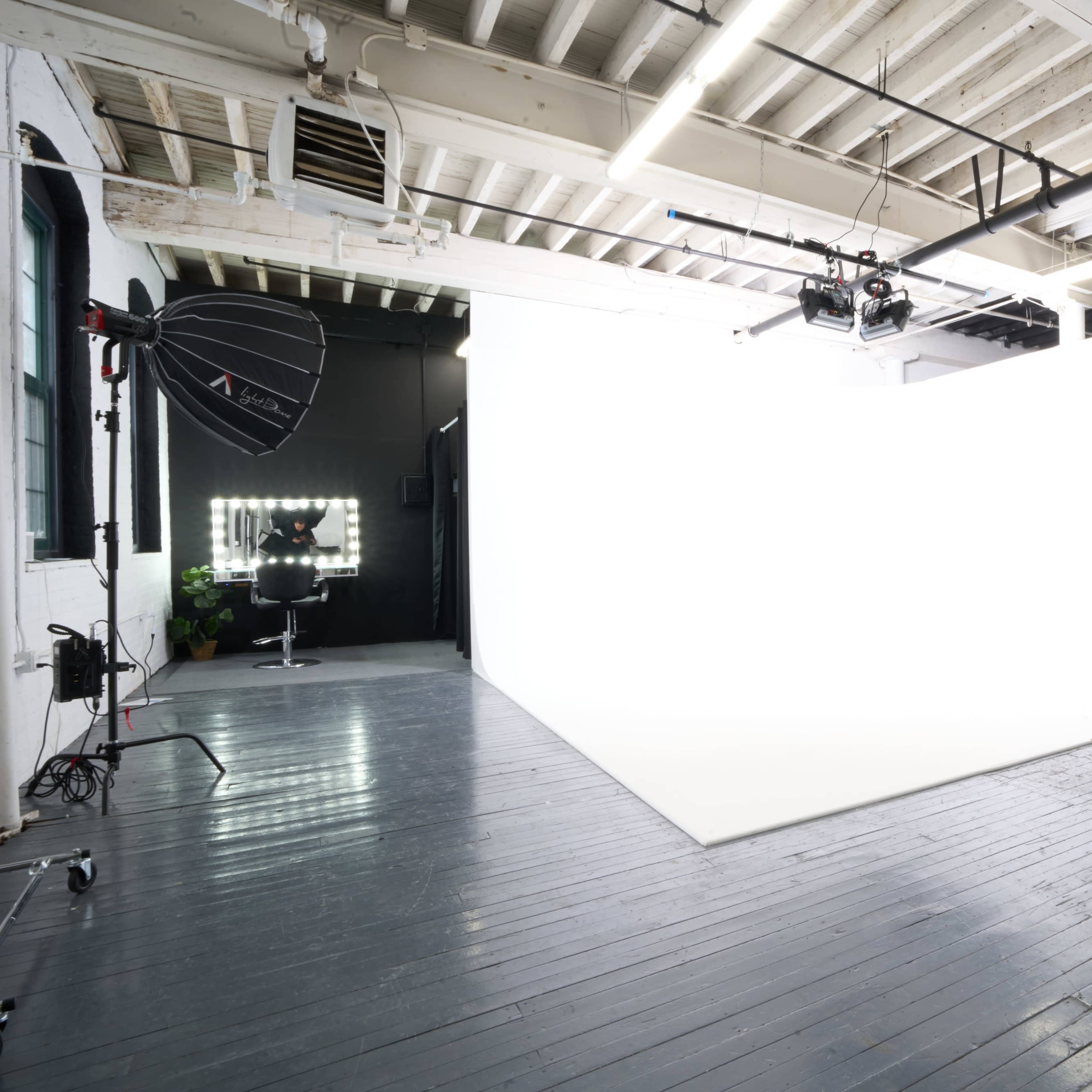 *EQUIPMENT INCLUDED* Natural Light Photo & Video Studio w/ Pre Lit CYC Wall & Multi Sets in Westchester (Production) Image in Getty Square, Yonkers, NY