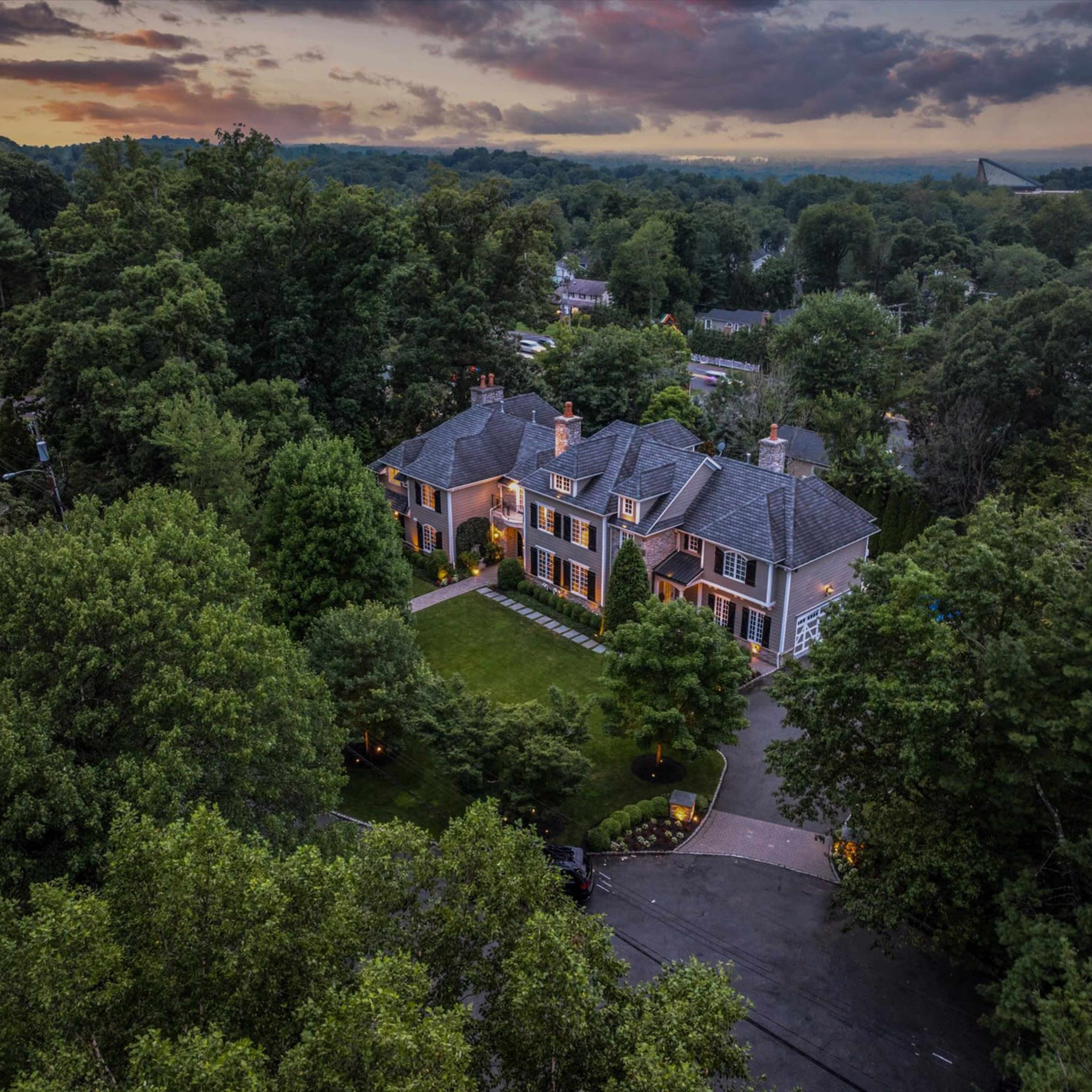 8-Bedroom Ultra High-End Luxury Mansion Image in Short Hills, Essex County, NJ