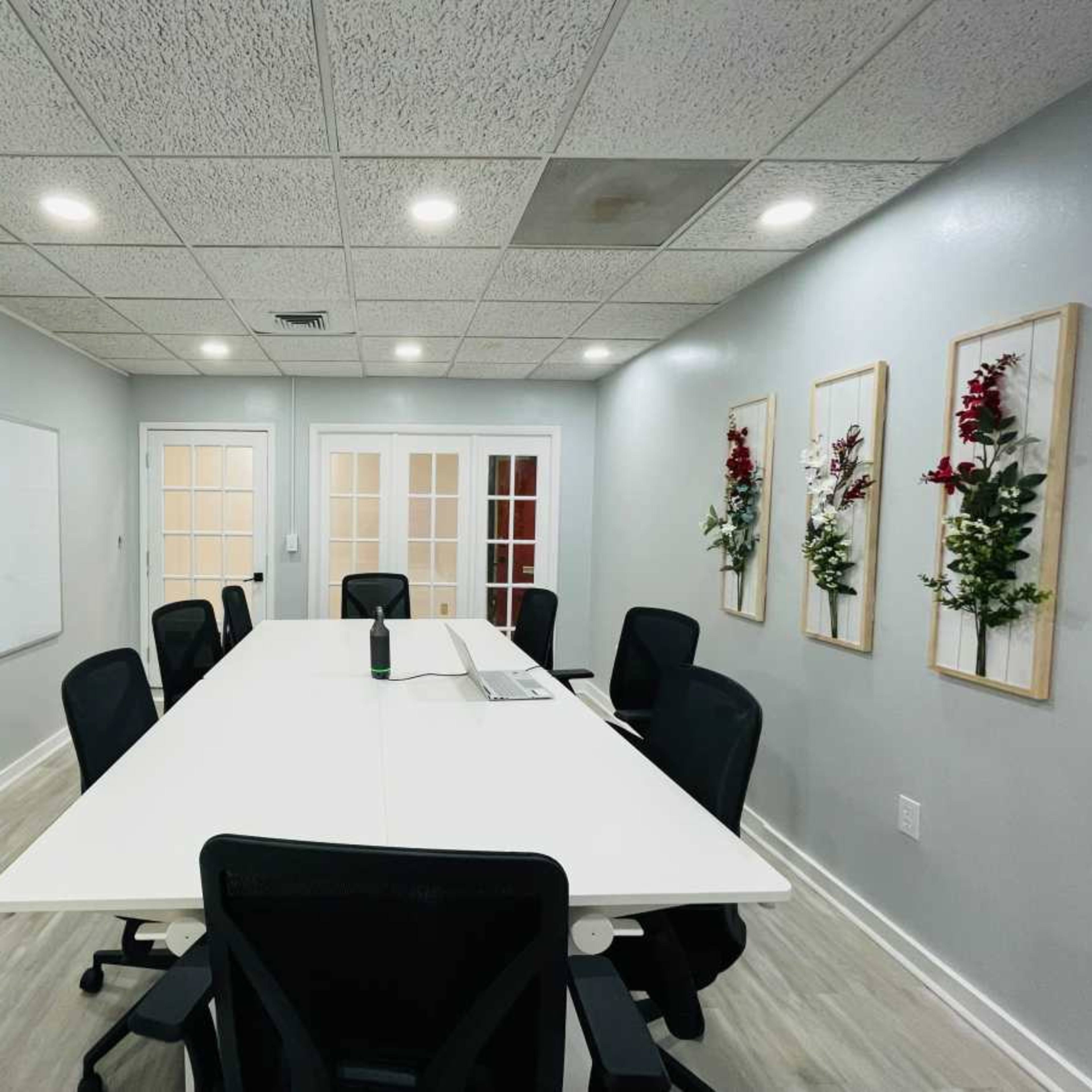 Flexible Meeting Space. Close to Airports. 360 degree view video conferencing. Formal seating for 8. Image in Clearwater, Clearwater, FL