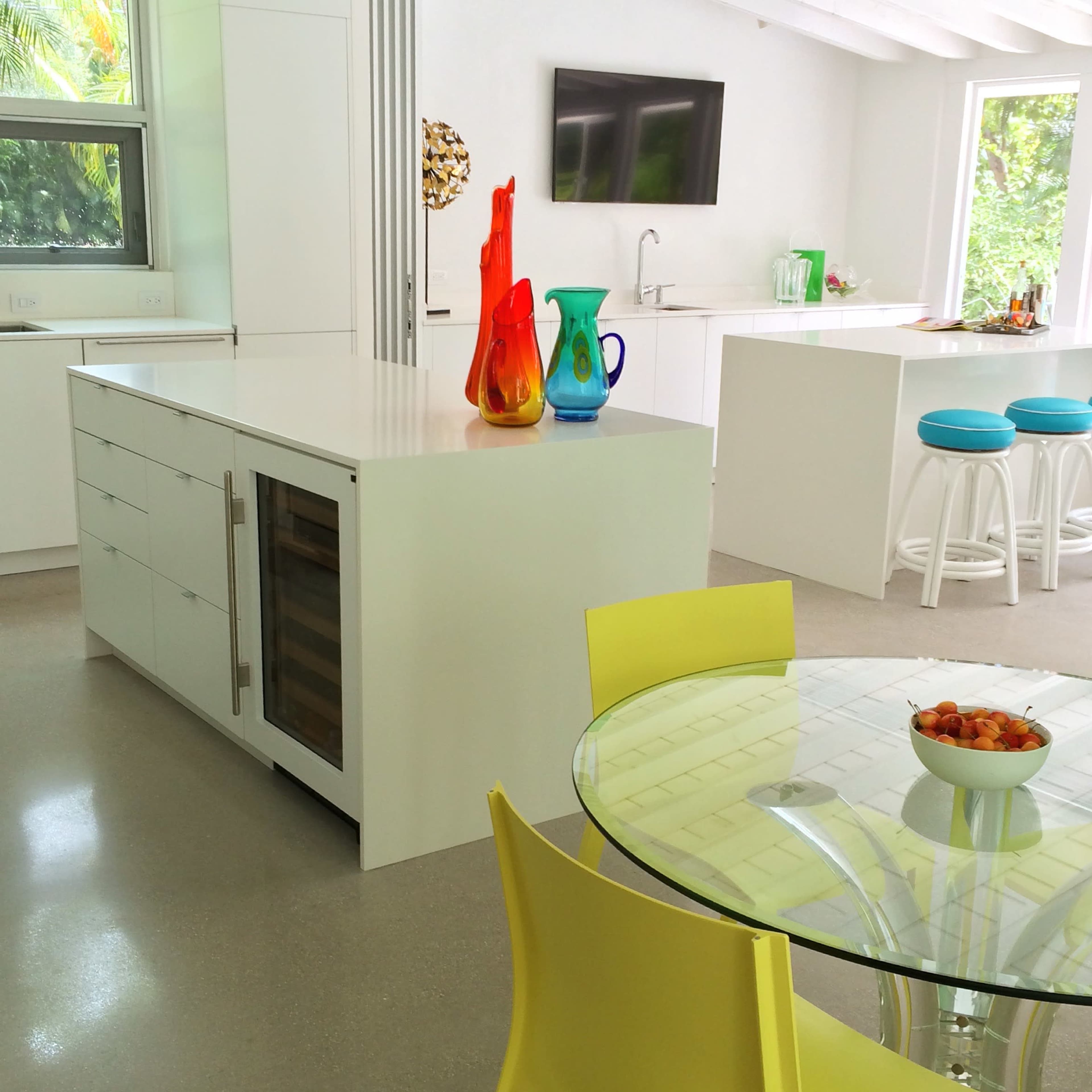 Mid-Century Modern Home with Lush Tropical Garden Image in Hypoluxo Island, Lantana, FL