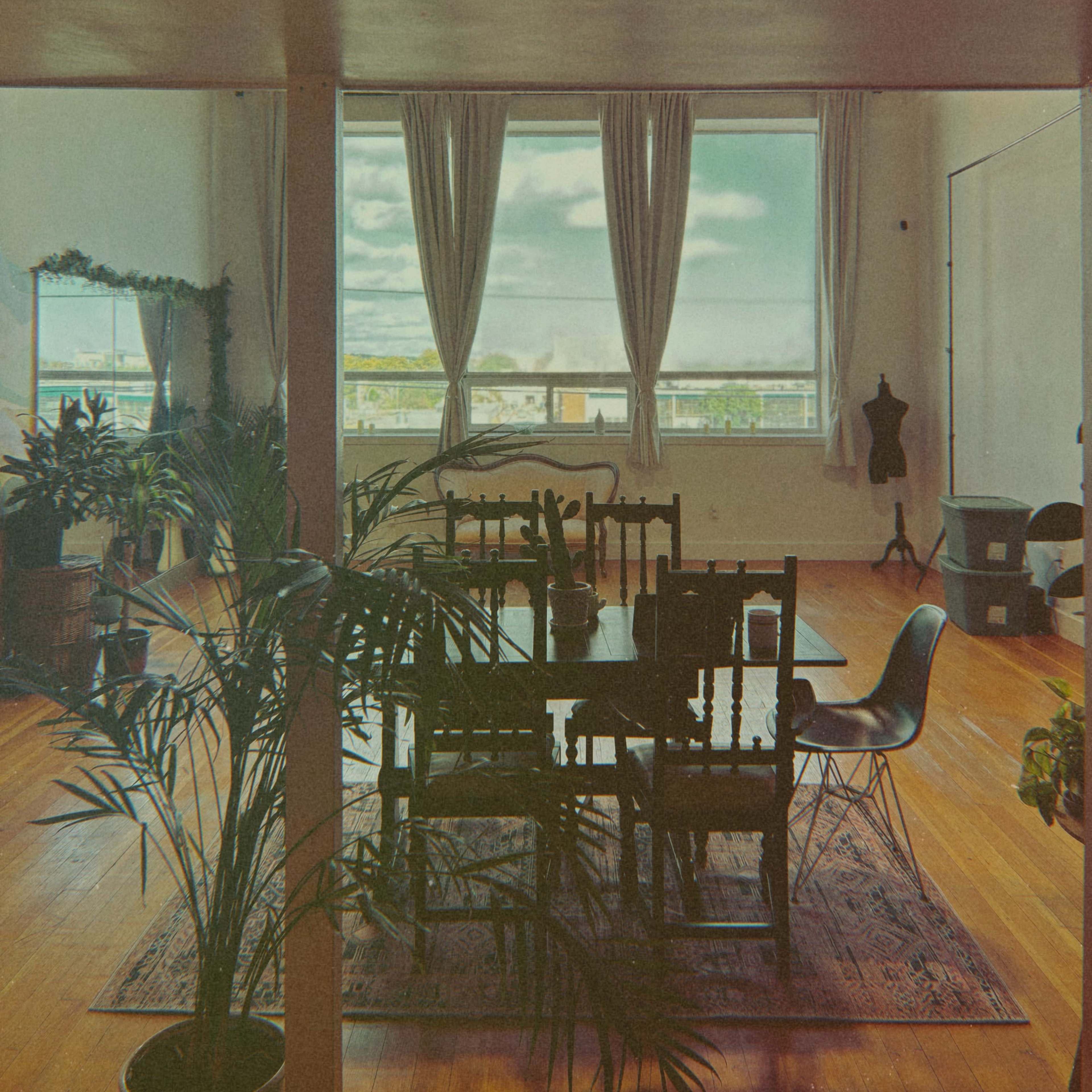 Boutique Daylight Studio with Cozy Atmosphere Image in South Riverdale, Toronto, ON