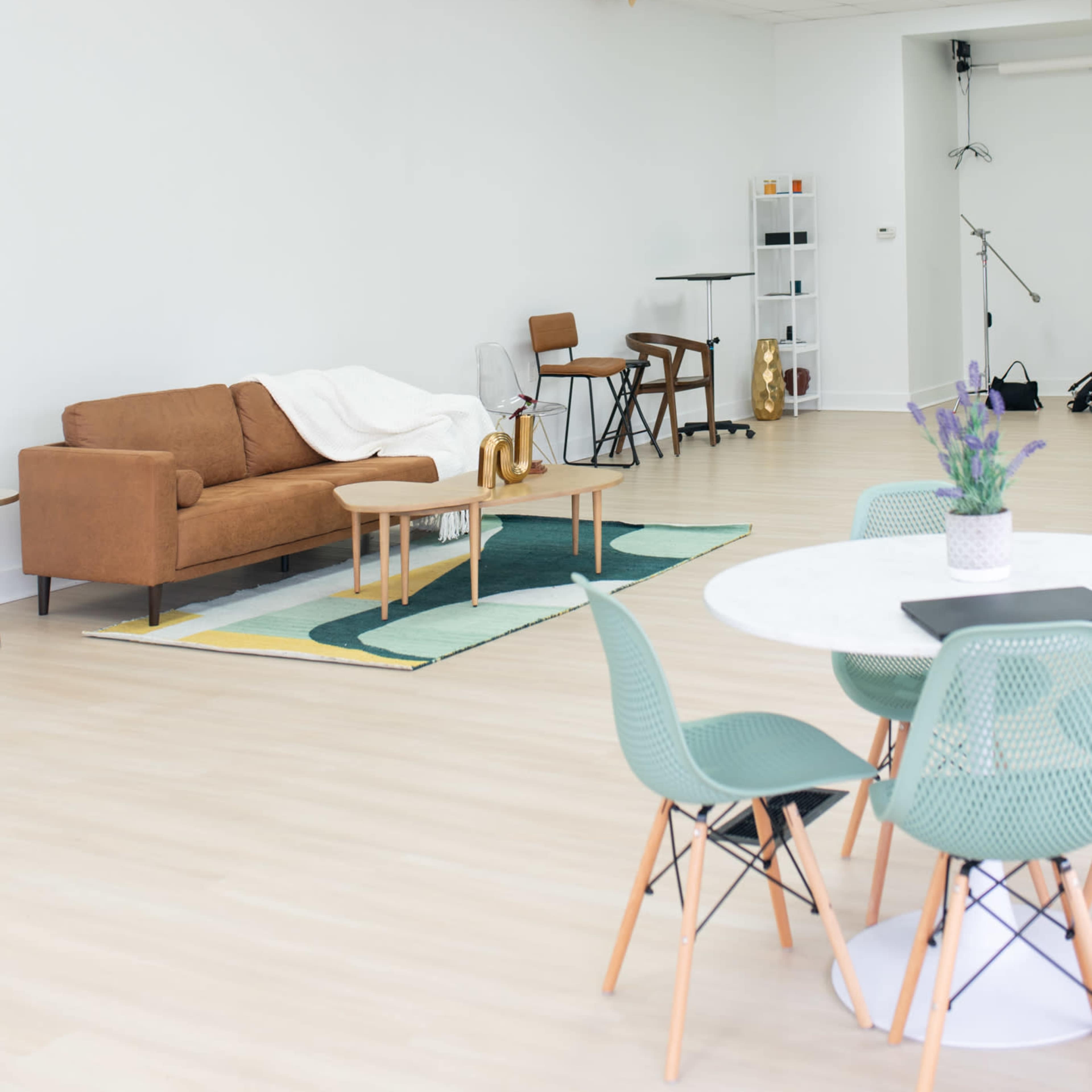 Bright & Modern Studio in Shaker Square – Perfect for Photoshoots, Events & Meetings Image in Buckeye - Shaker, Cleveland, OH