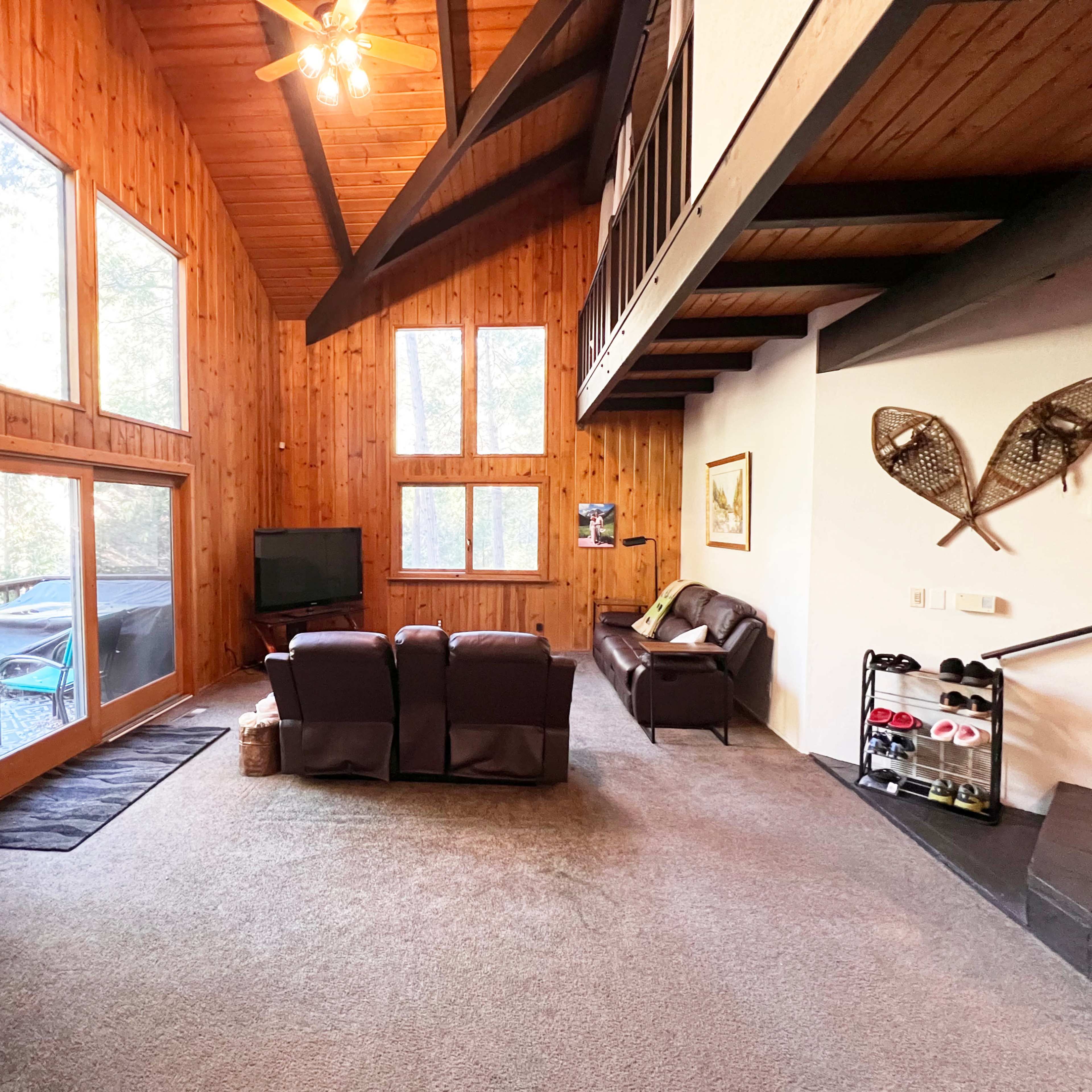 Beautiful and quaint Cabin in the Woods with a Running Creek Image in Crestline, Crestline, CA
