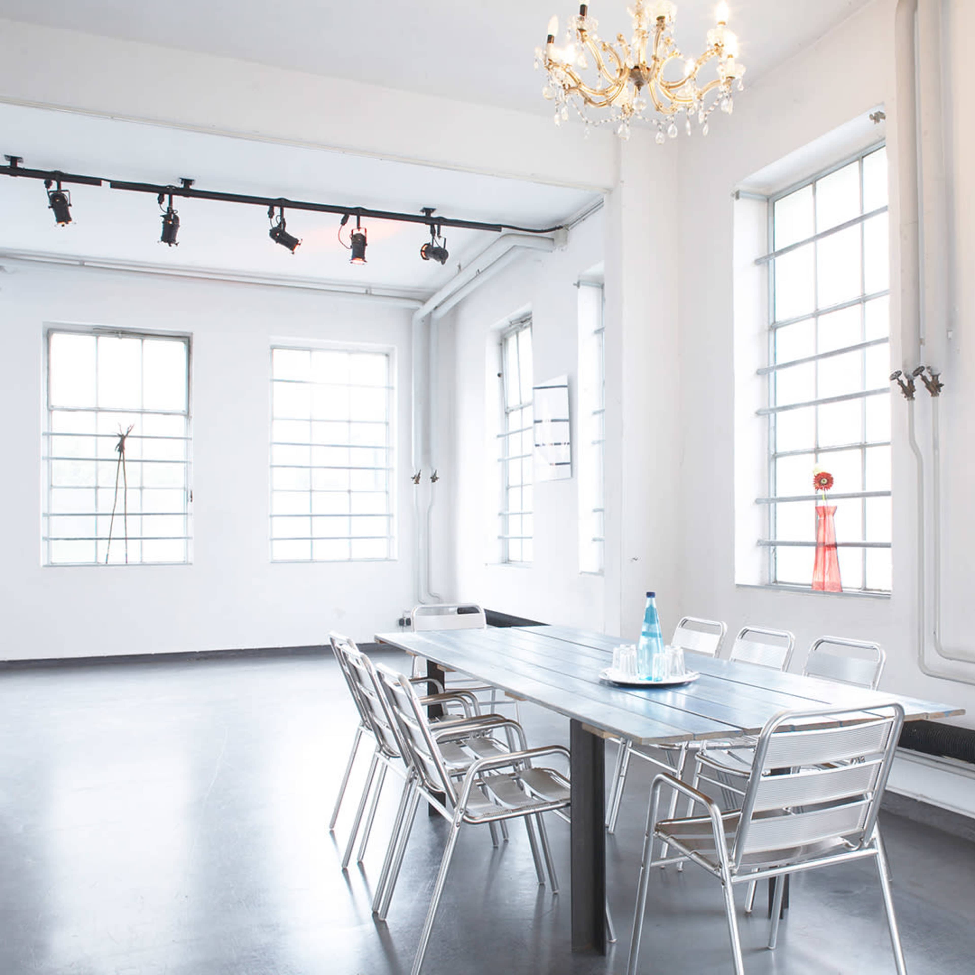 Onlight Studiorent in Frankfurt – Ideal for Workshops, Photo/Video shoots, Business-Events, Pop-Up, etc. Bild in Frankfurt am Main, Frankfurt am Main, HE