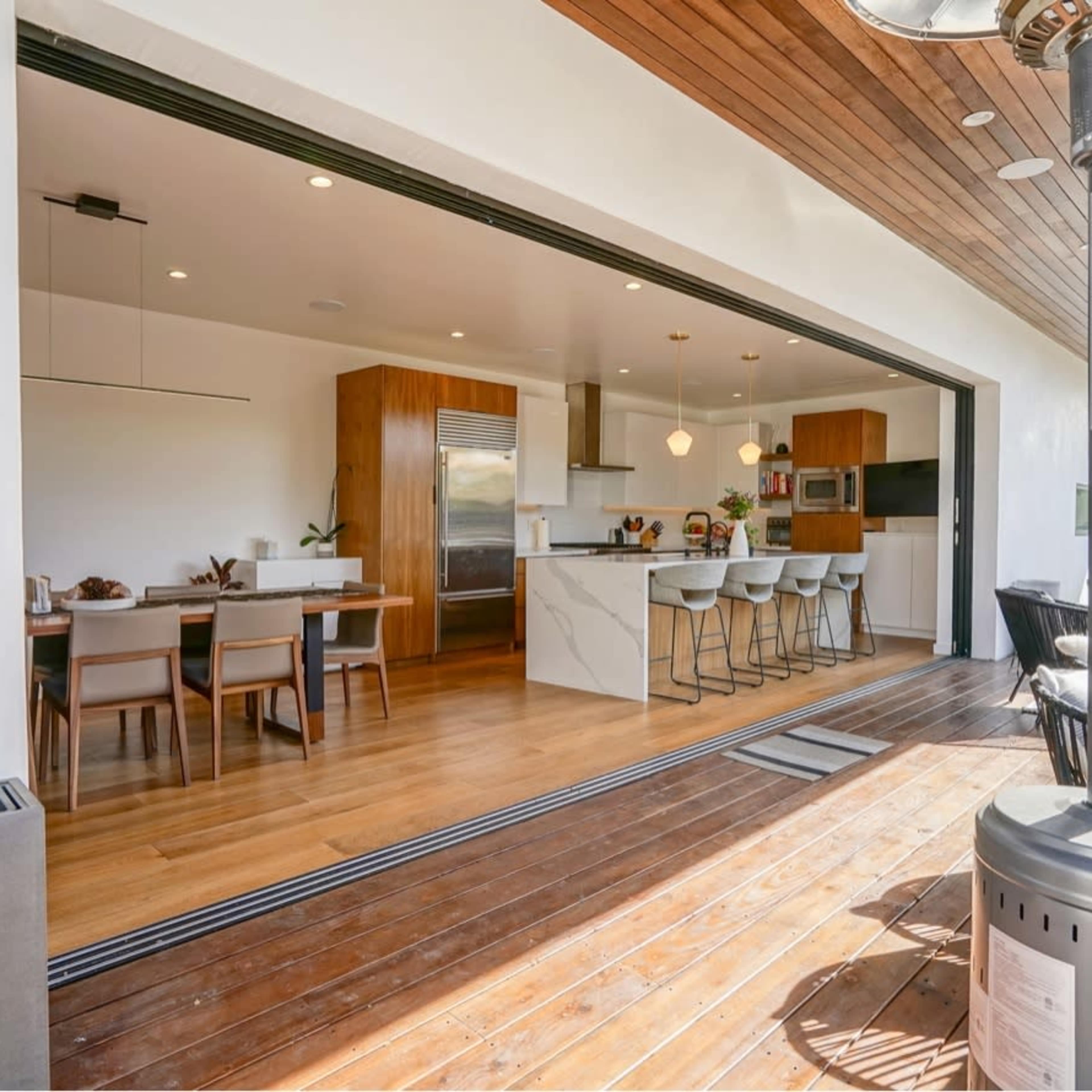 Modern Home: Kitchen, Dining, Living Room, Outdoor Patio Deck, Front Yard, Driveway Image in Del Rey, Los Angeles, CA