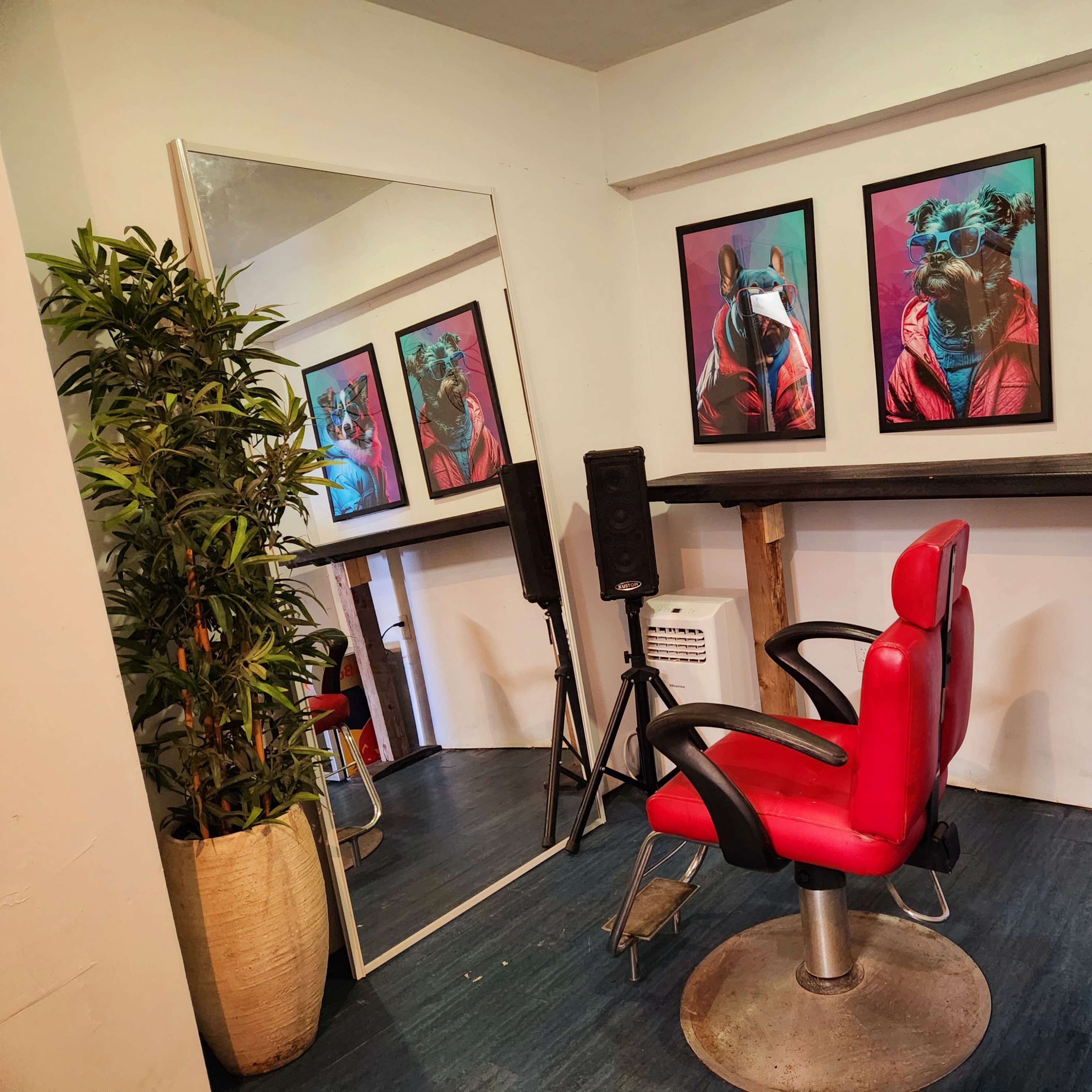 🔥 Barber/Salon/Makeup Room – Affordable & Private Space! 🔥 Image in English Avenue, Atlanta, GA