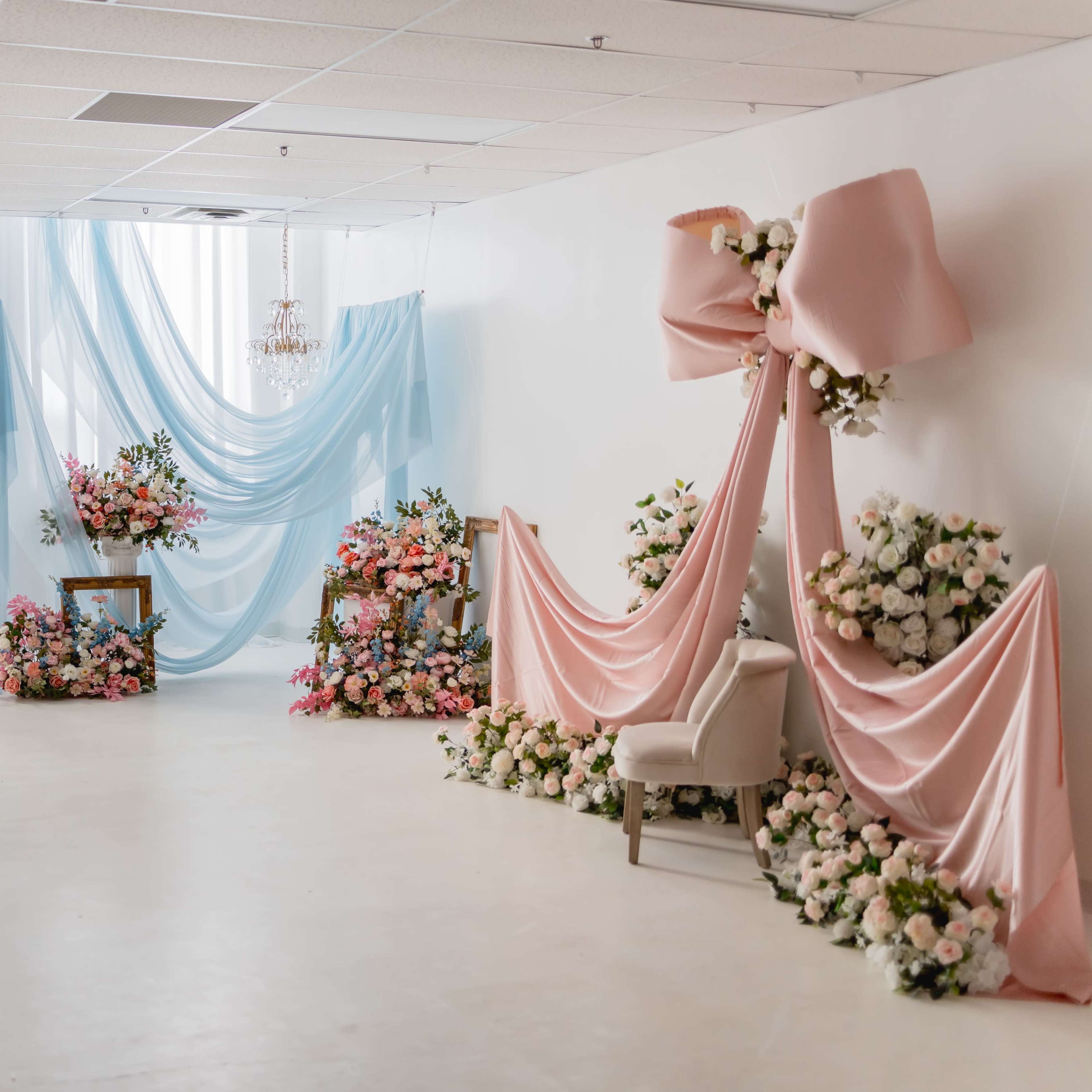 White Studio In St Paul With A Cute Valentine Bed & Fireplace Image in Dayton's Bluff, Saint Paul, MN