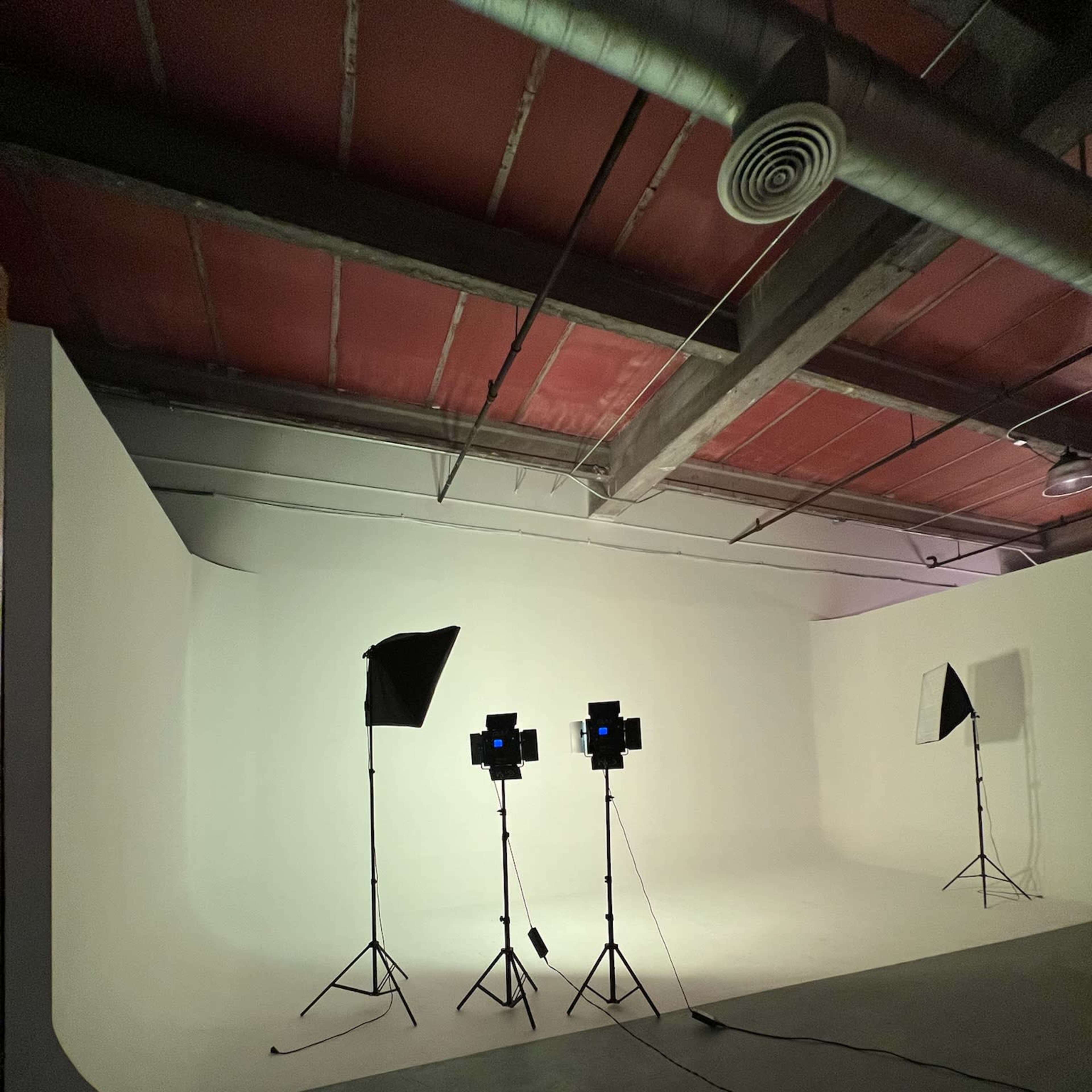 Fully Customizable White Cyclorama Image in Little River, Miami, FL