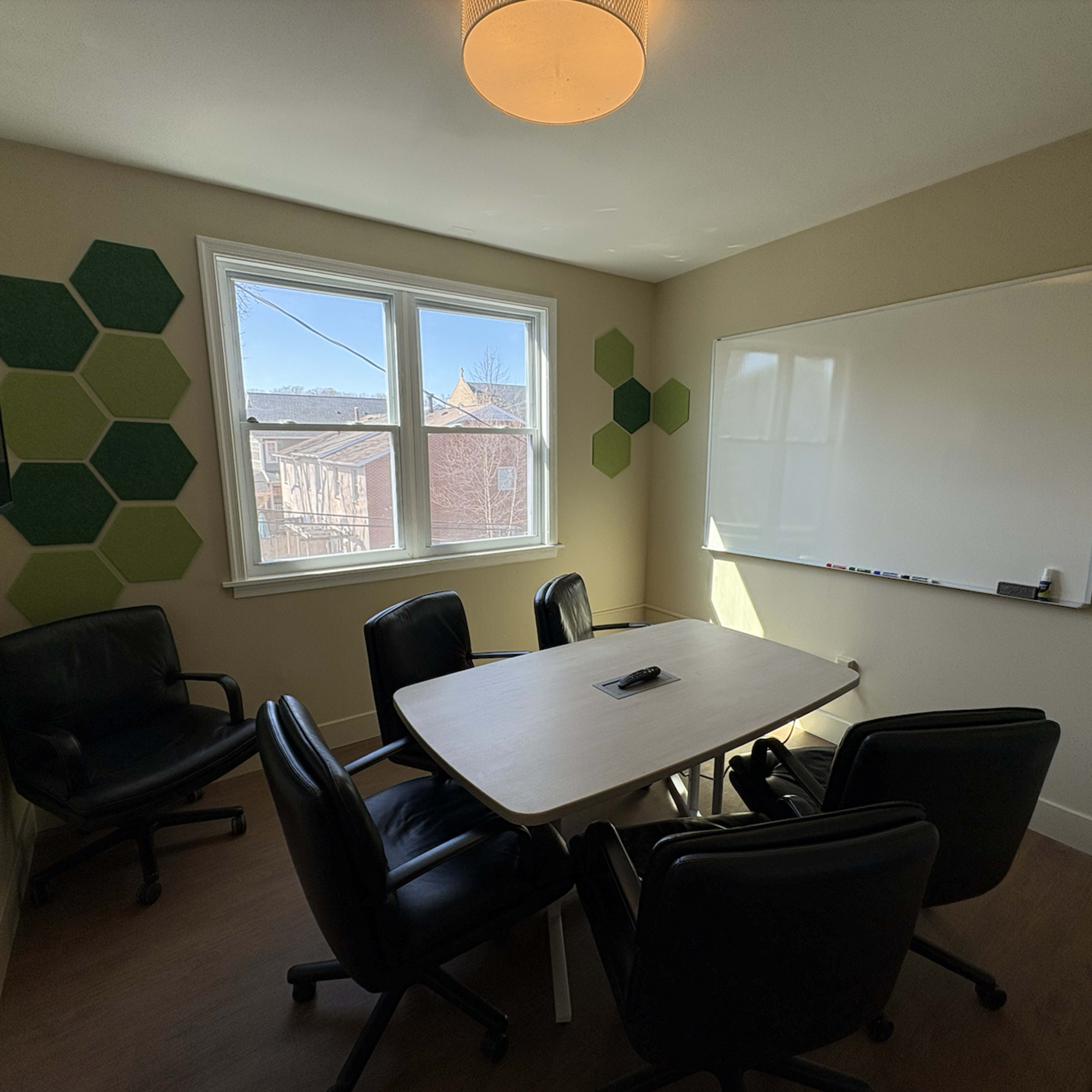 Stylish Del Ray Conference Space for 4-6 Image in Del Ray, Alexandria, VA
