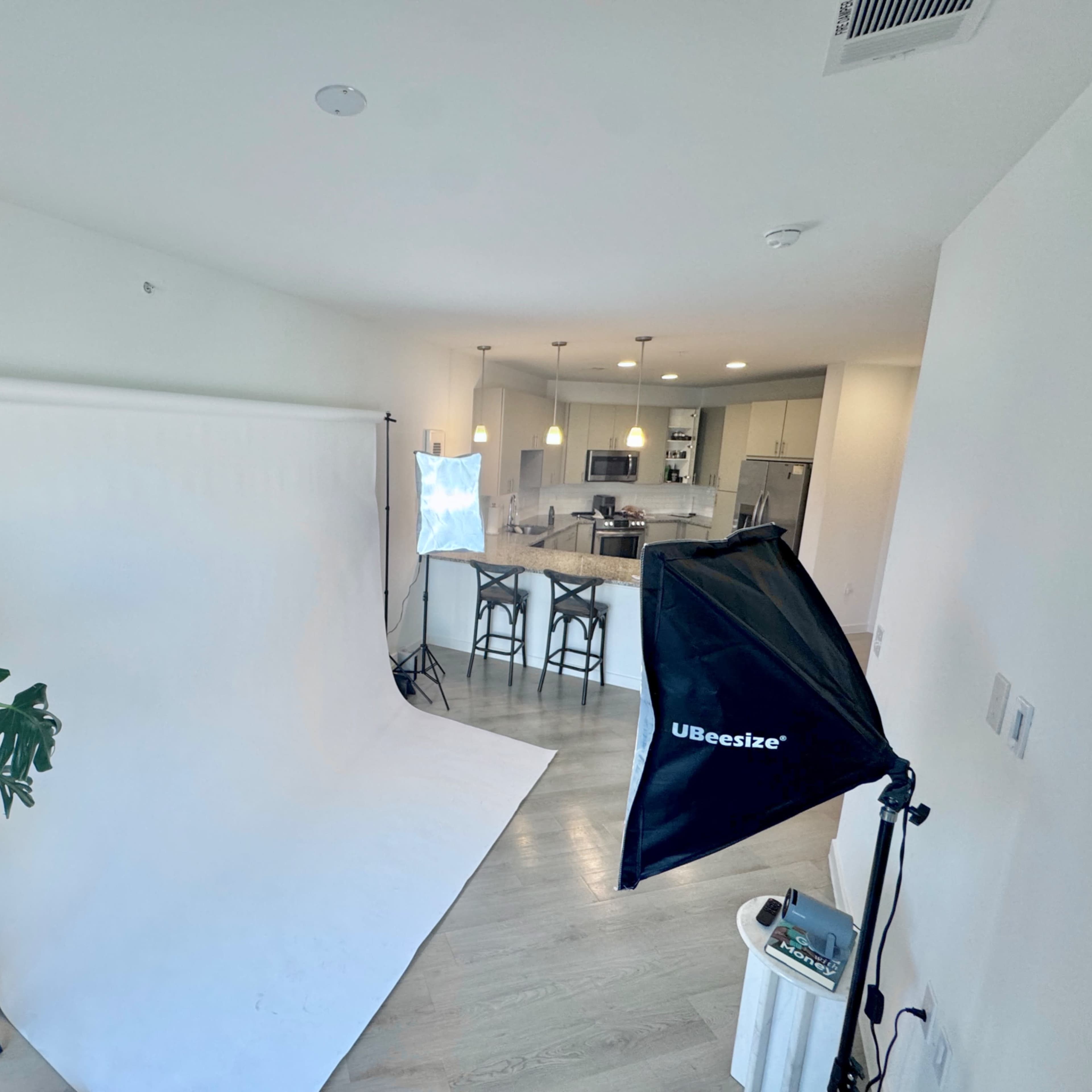 Chic Studio Space at the Edge of Allen & Plano – Perfect for Creative Gatherings & Photoshoots Image in Allen, Allen, TX