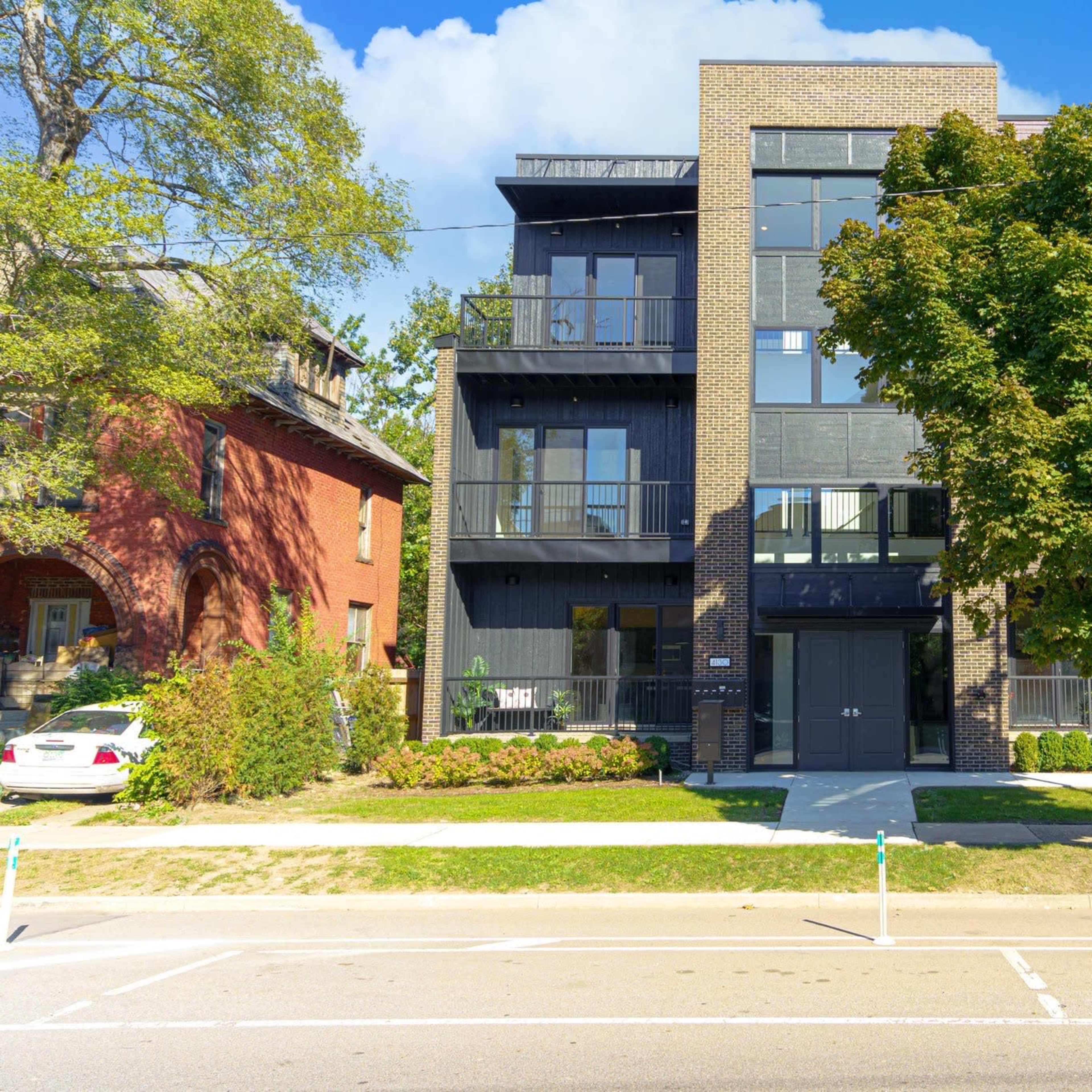 Mins Away from LCA Downtown Detroit Modern Designed Apartment Image in Woodbridge, Detroit, MI