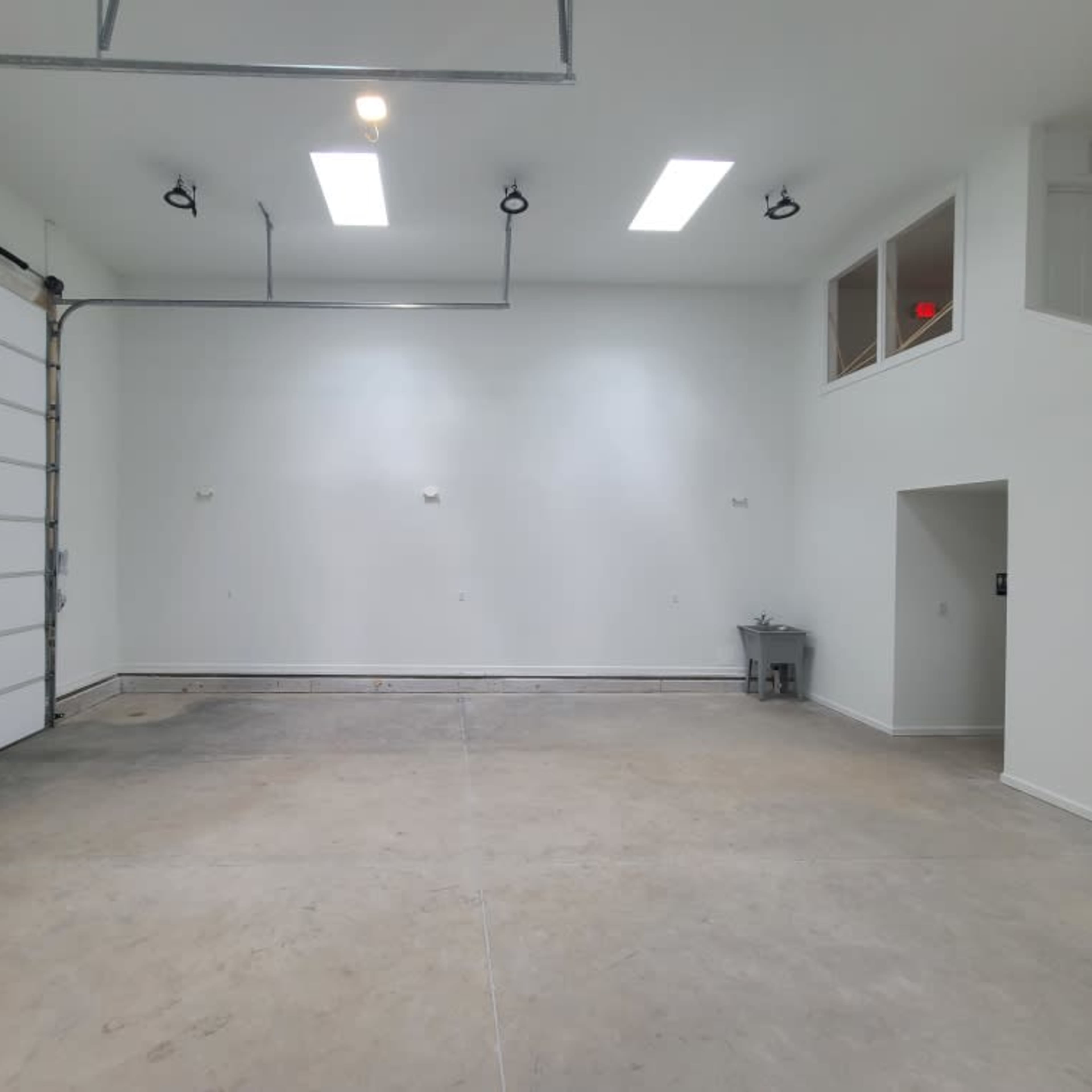 Spacious flexible photo/video production studio with controlled natural lighting. Image in Swansboro, Richmond, VA