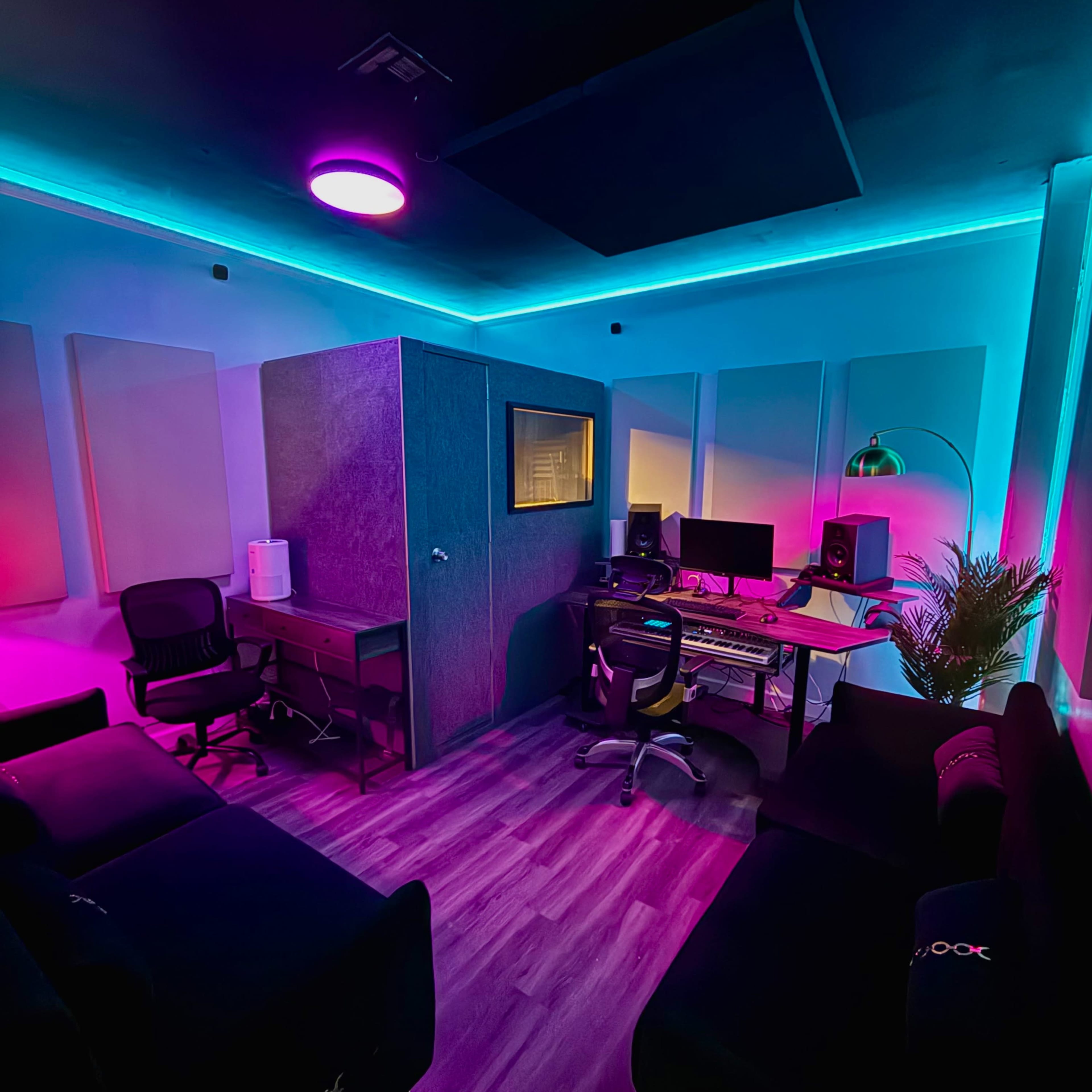 Williamsburg Intimate Recording Studio Space Rental 24/7 Access Image in East Williamsburg, Brooklyn, NY