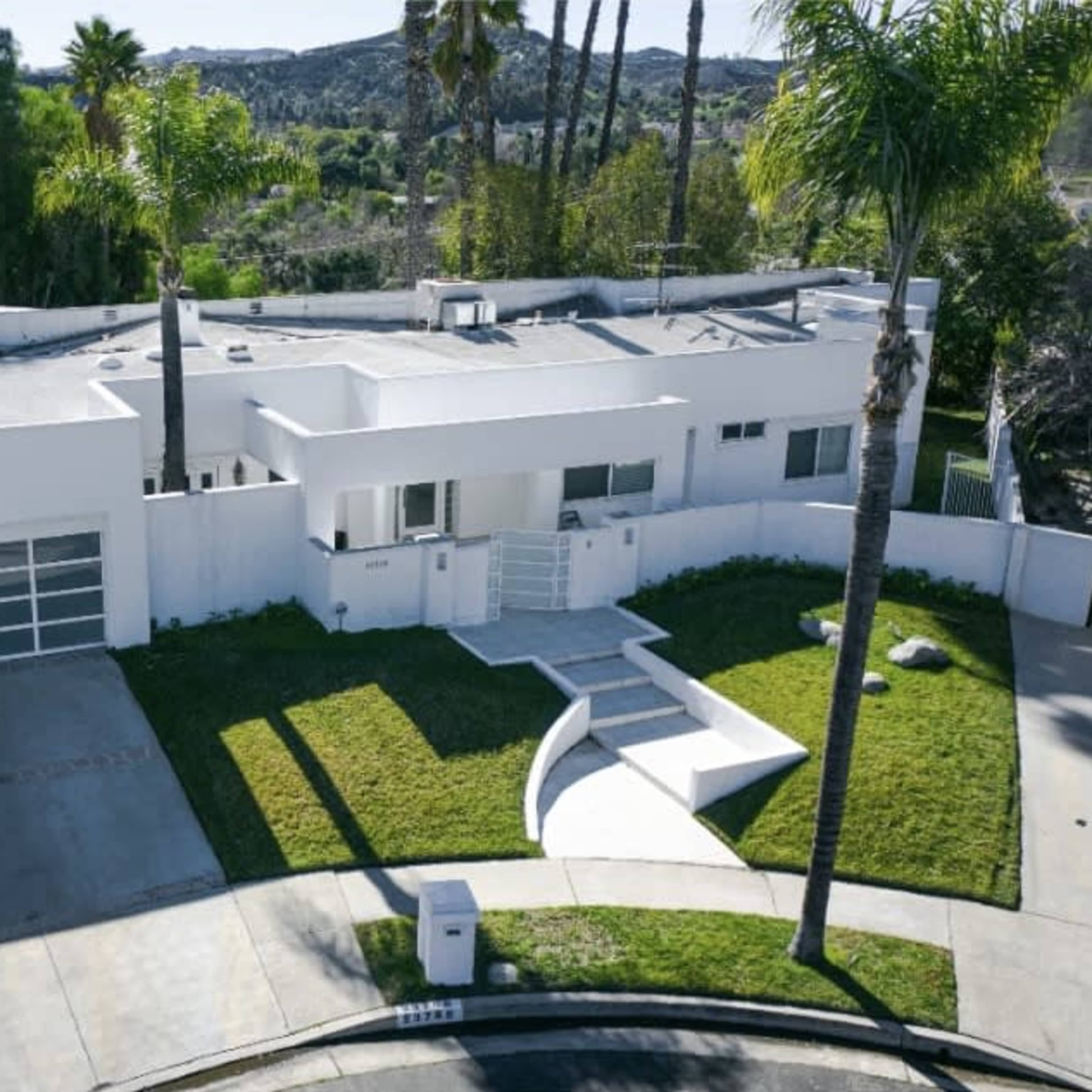 Modern Single Story Home with Large Mountain View Image in Woodland Hills, Los Angeles, CA
