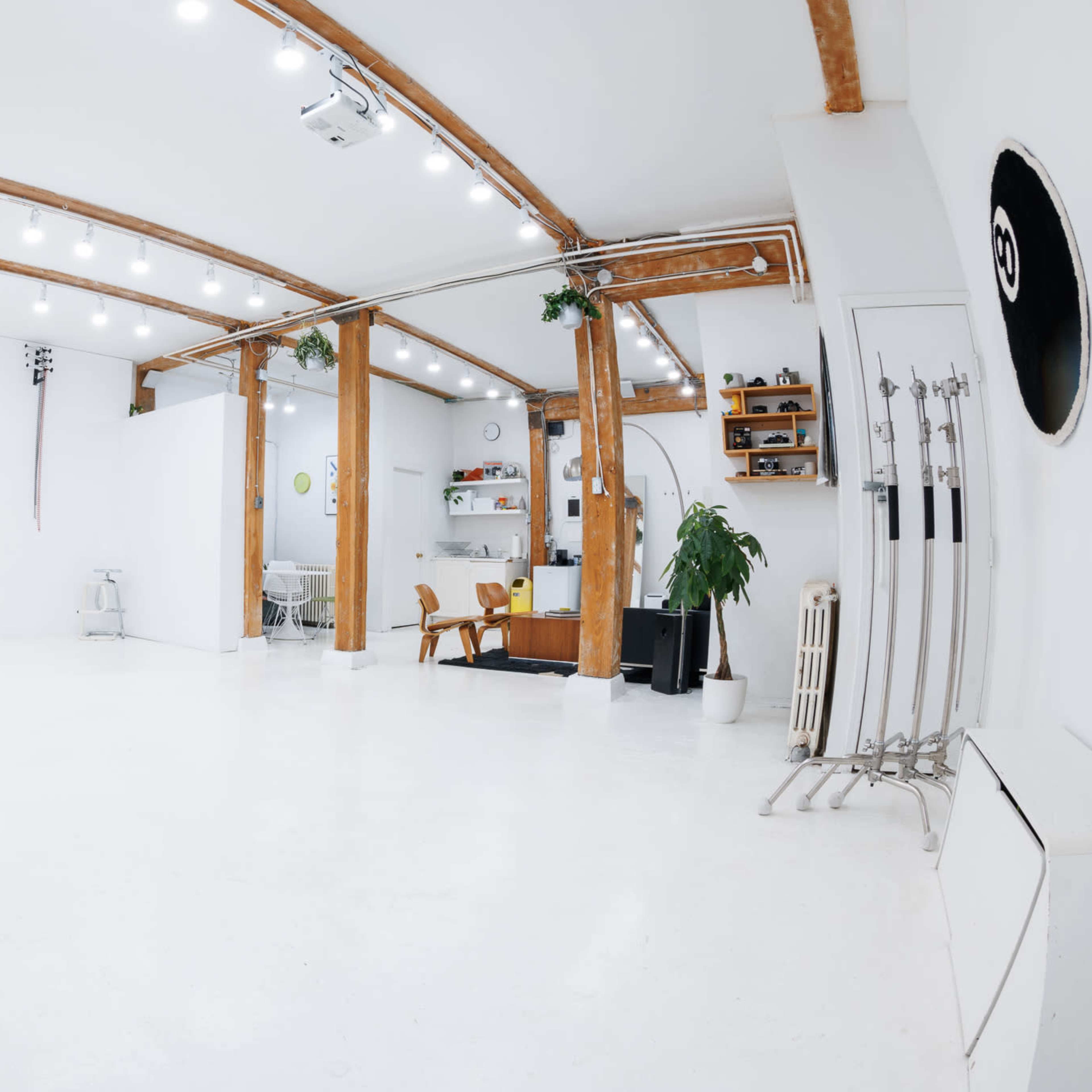 Bright & Spacious Mount Pleasant Photo Studio Image in Vancouver, Vancouver, BC