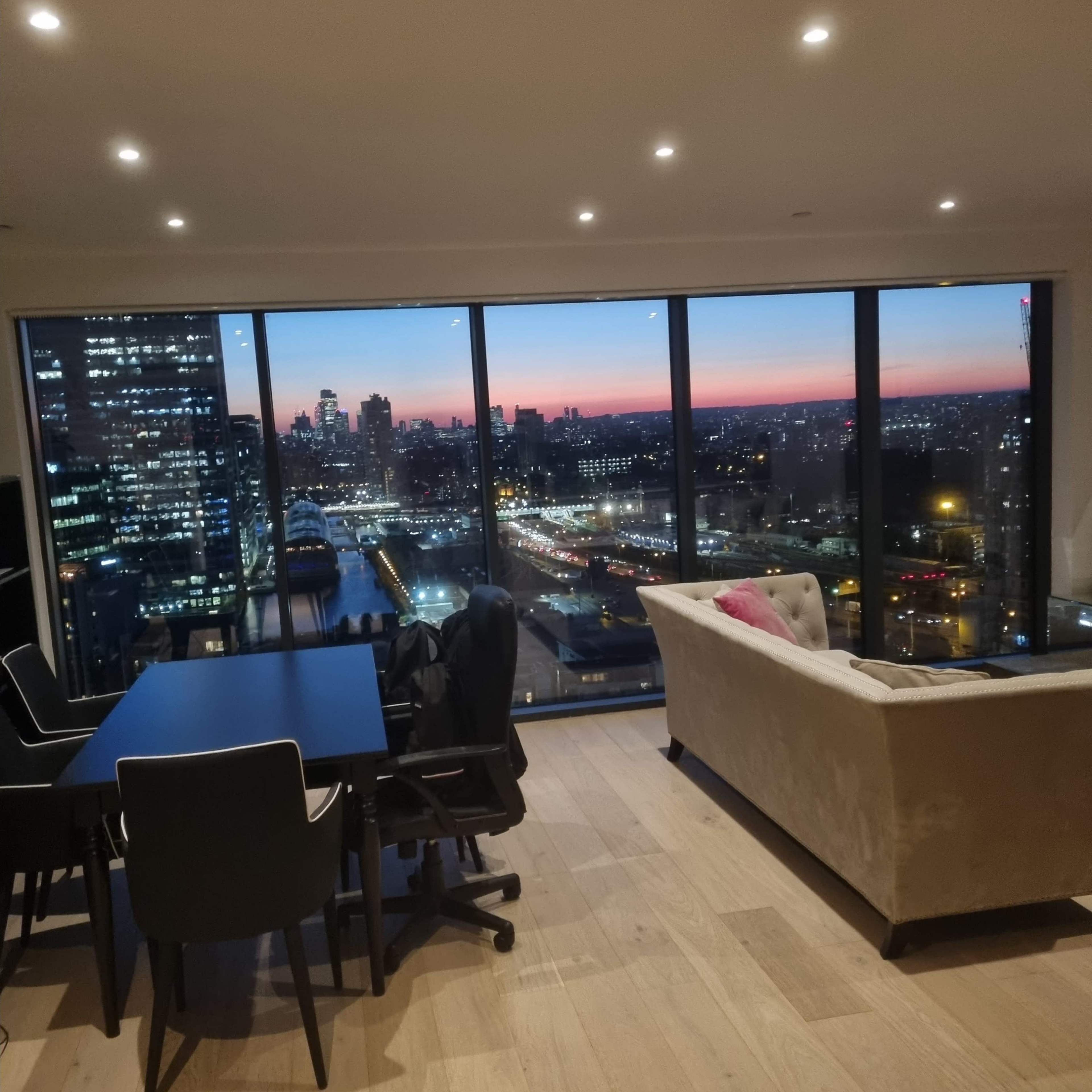 Canary Wharf Penthouse + Roof Garden STUNNING VIEWS Image in Poplar, London, England