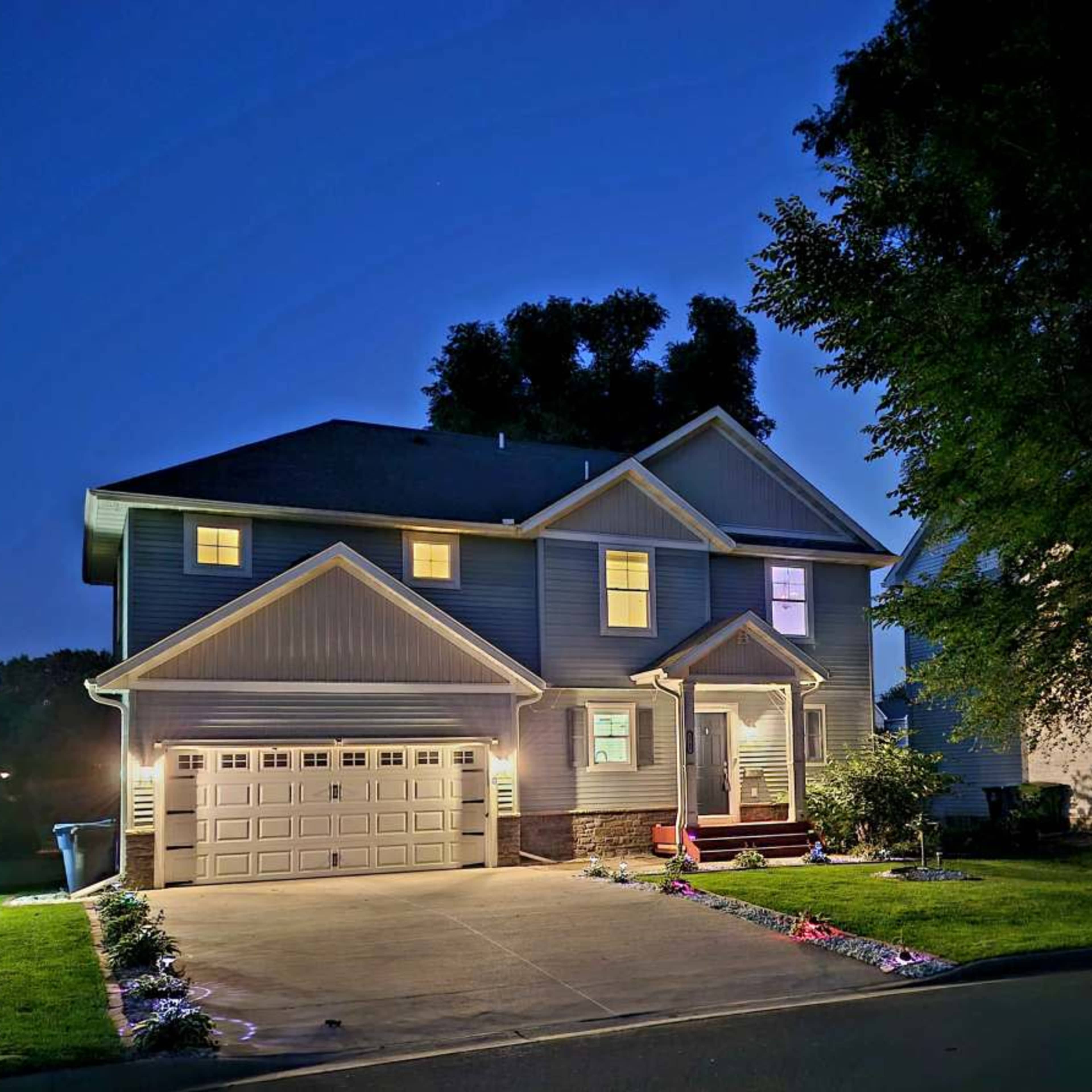 Stylish & Spacious Venue for Small Gatherings, Photoshoots & Video Productions! Image in Fridley, Fridley, MN