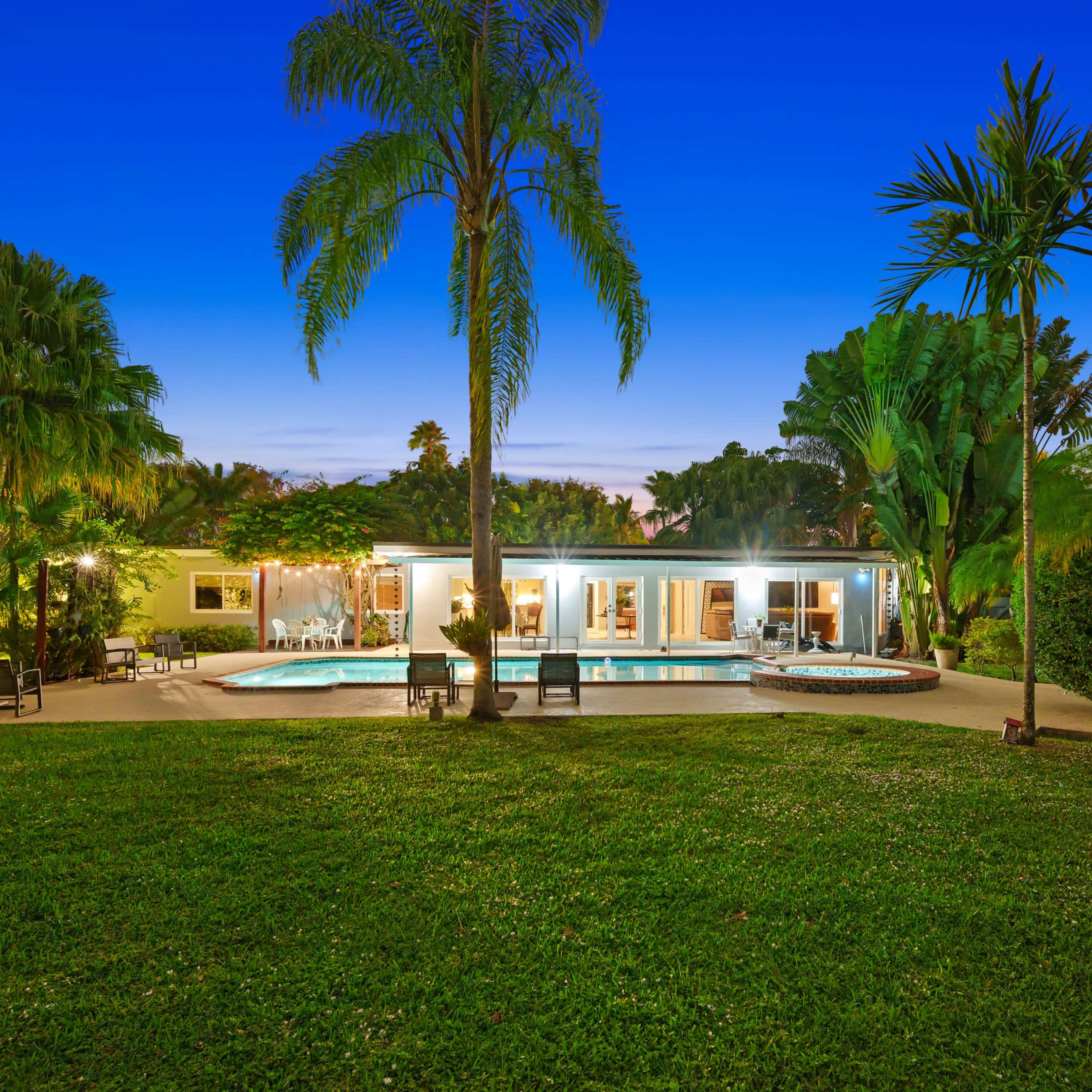 One acre Tropical House Centrally  Located Image in Glenvar Heights, Miami, FL