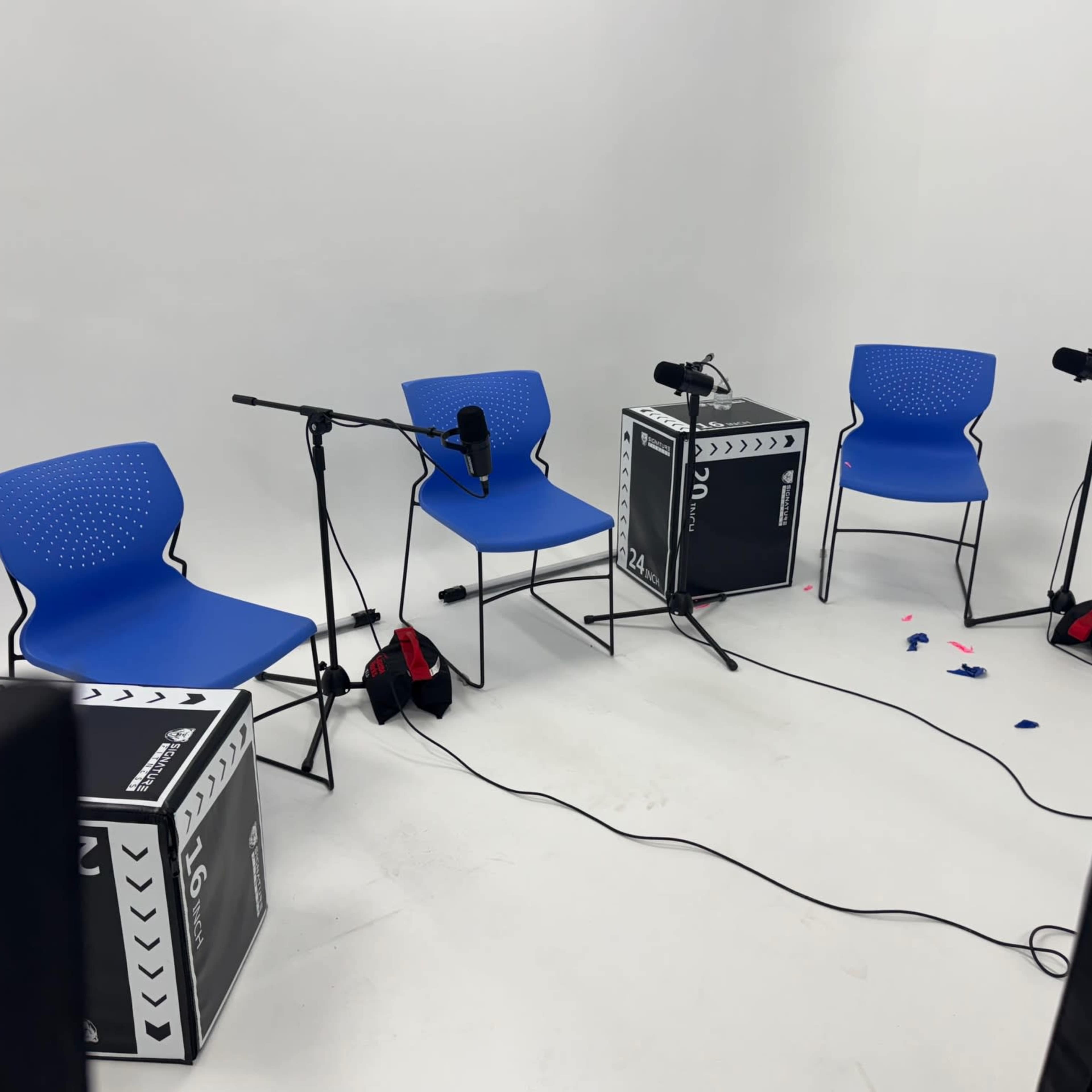Cyc White Wall Studio with Natural Light W/ AC Image in Chatsworth, Los Angeles, CA