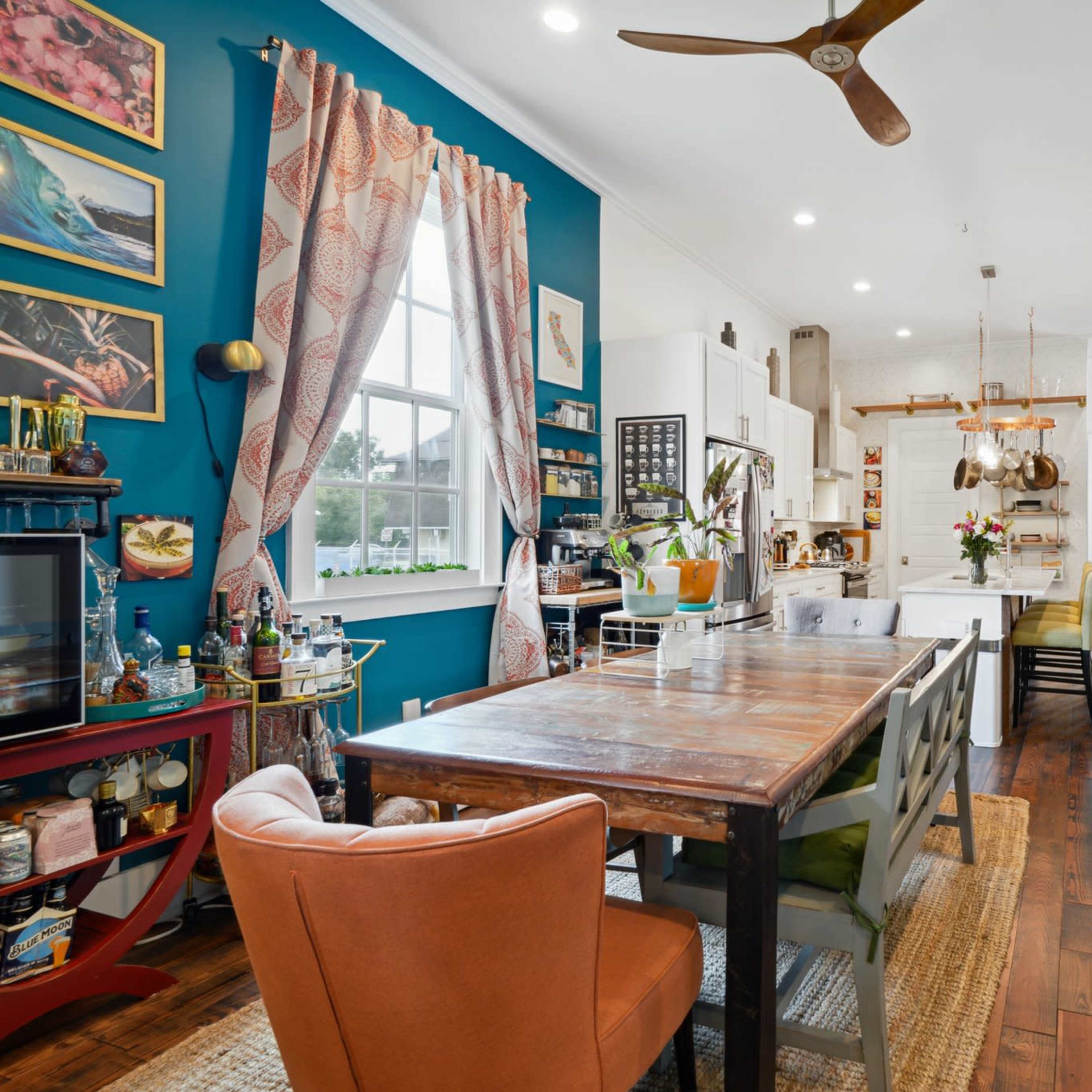 Chic and Comfortable Meeting Space in Uptown Oakland Image in Leonidas, New Orleans, LA