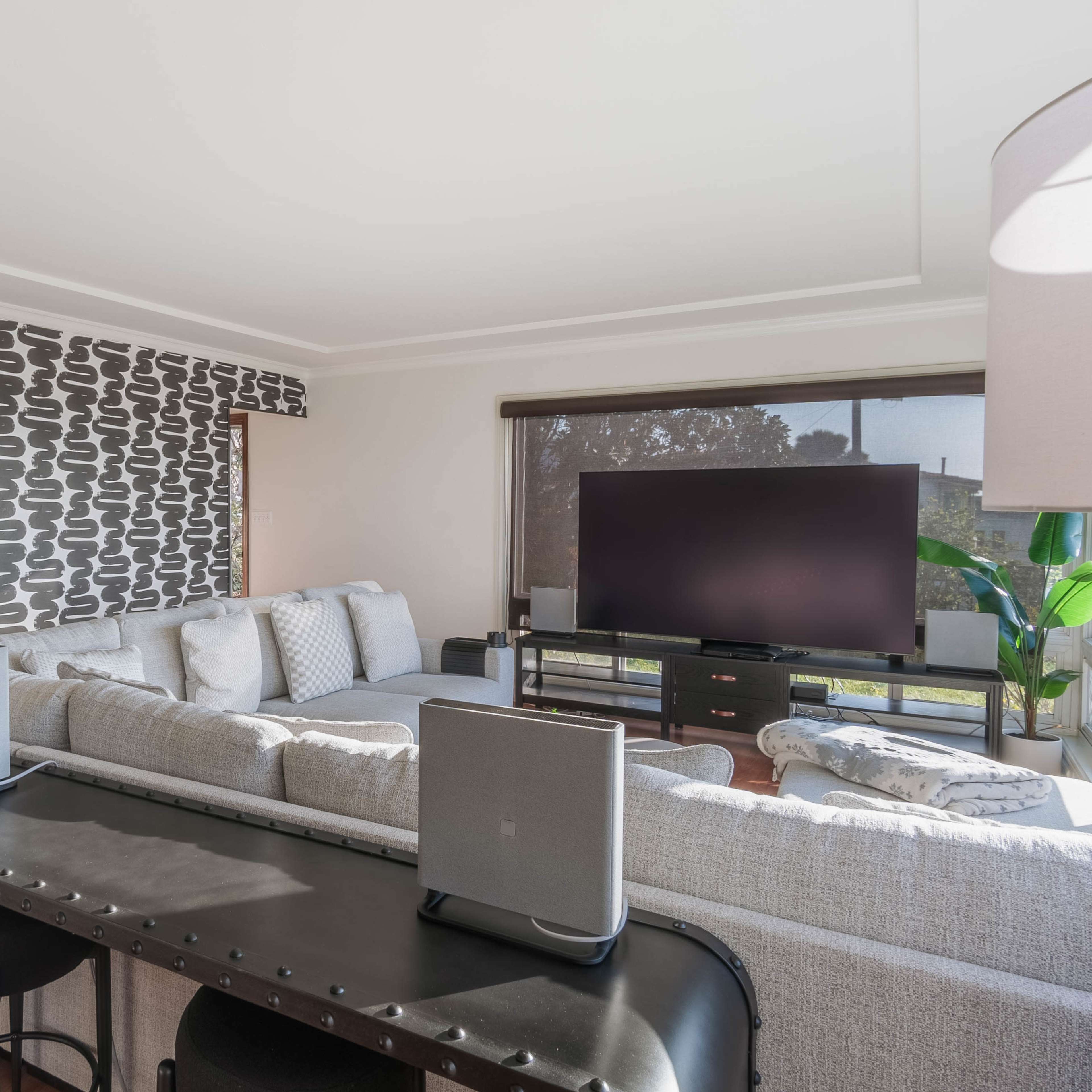 Views of Seaworld, Mission Bay, large living/dining room/game room/jacuzzi Image in Morena, San Diego, CA