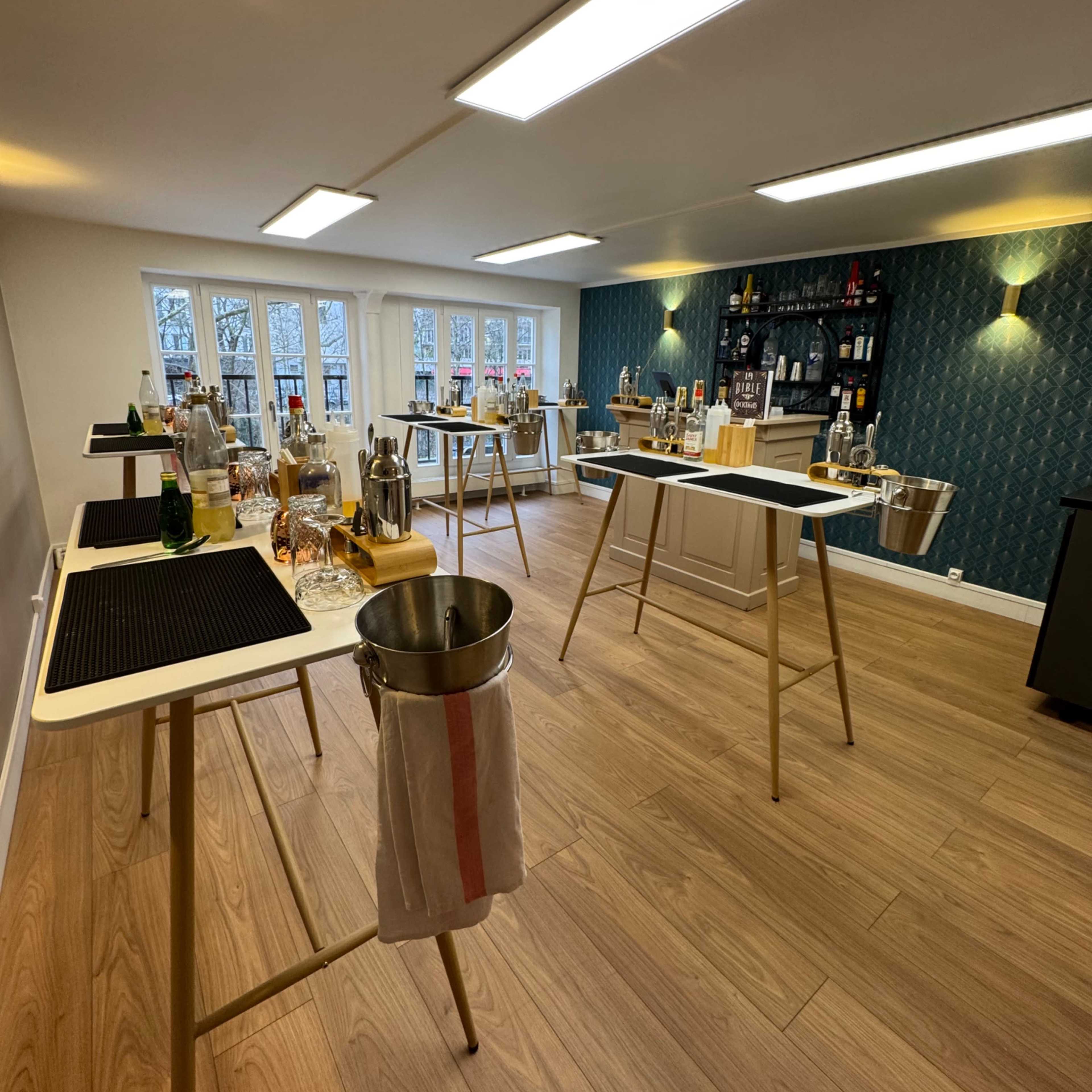 Salle d'ateliers cocktails en plein coeur de Paris. Moderne, Décoré, centre-ville. Image dans Paris, Paris, Île-de-France