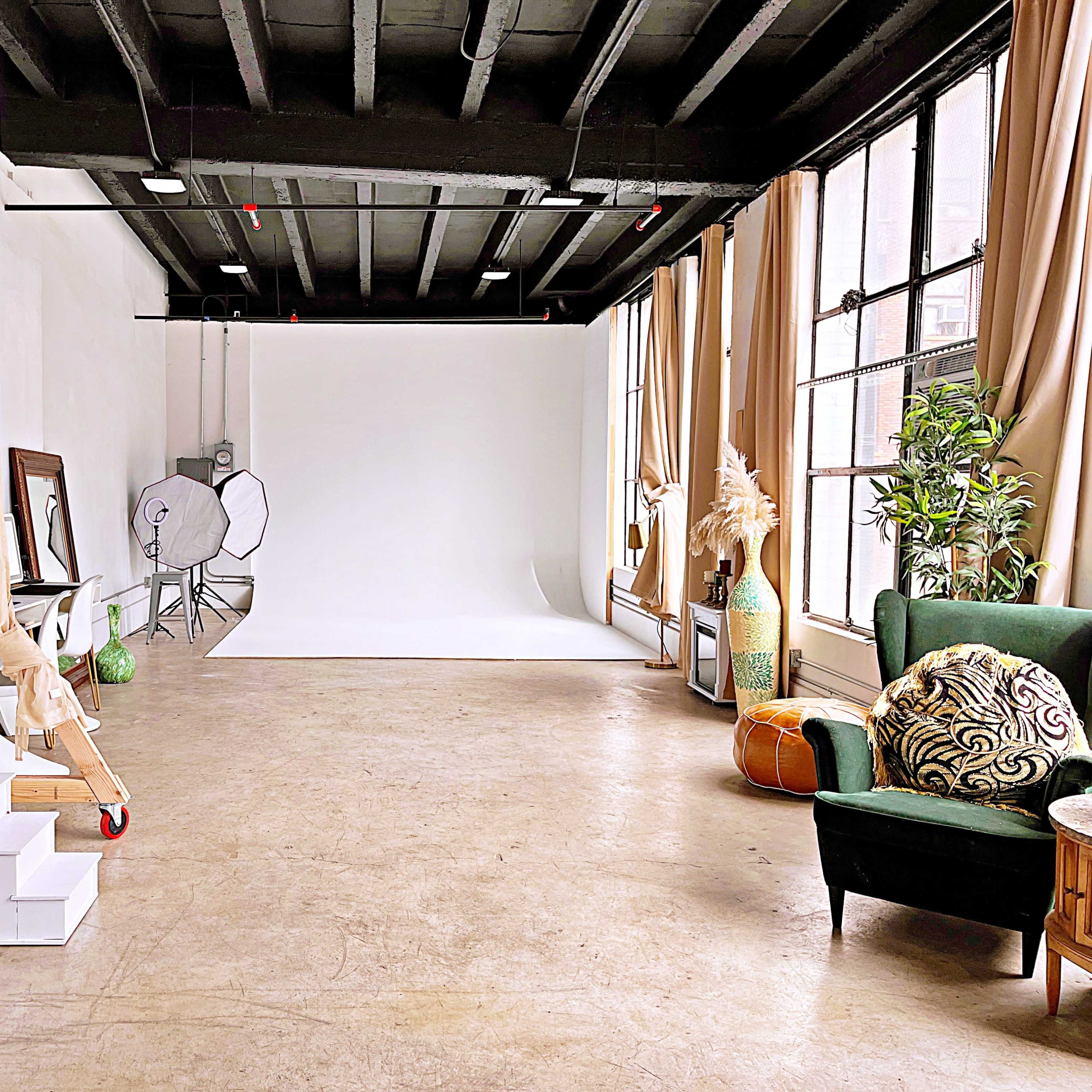 Urban Oasis Studio w/ City Views, Cyclorama, & Rooftop! Image in Central LA, Los Angeles, CA