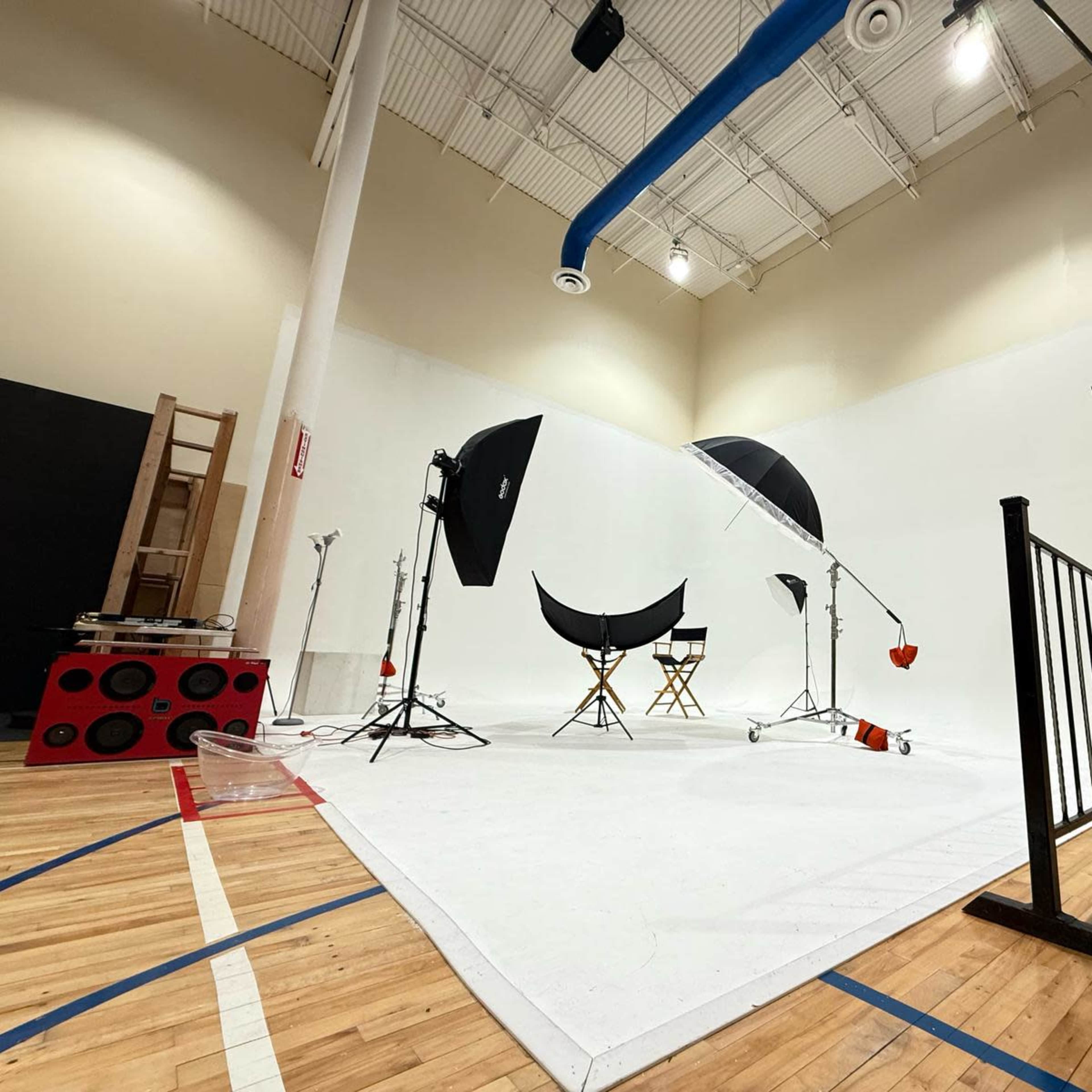 White Set Image in Westside, Houston, TX