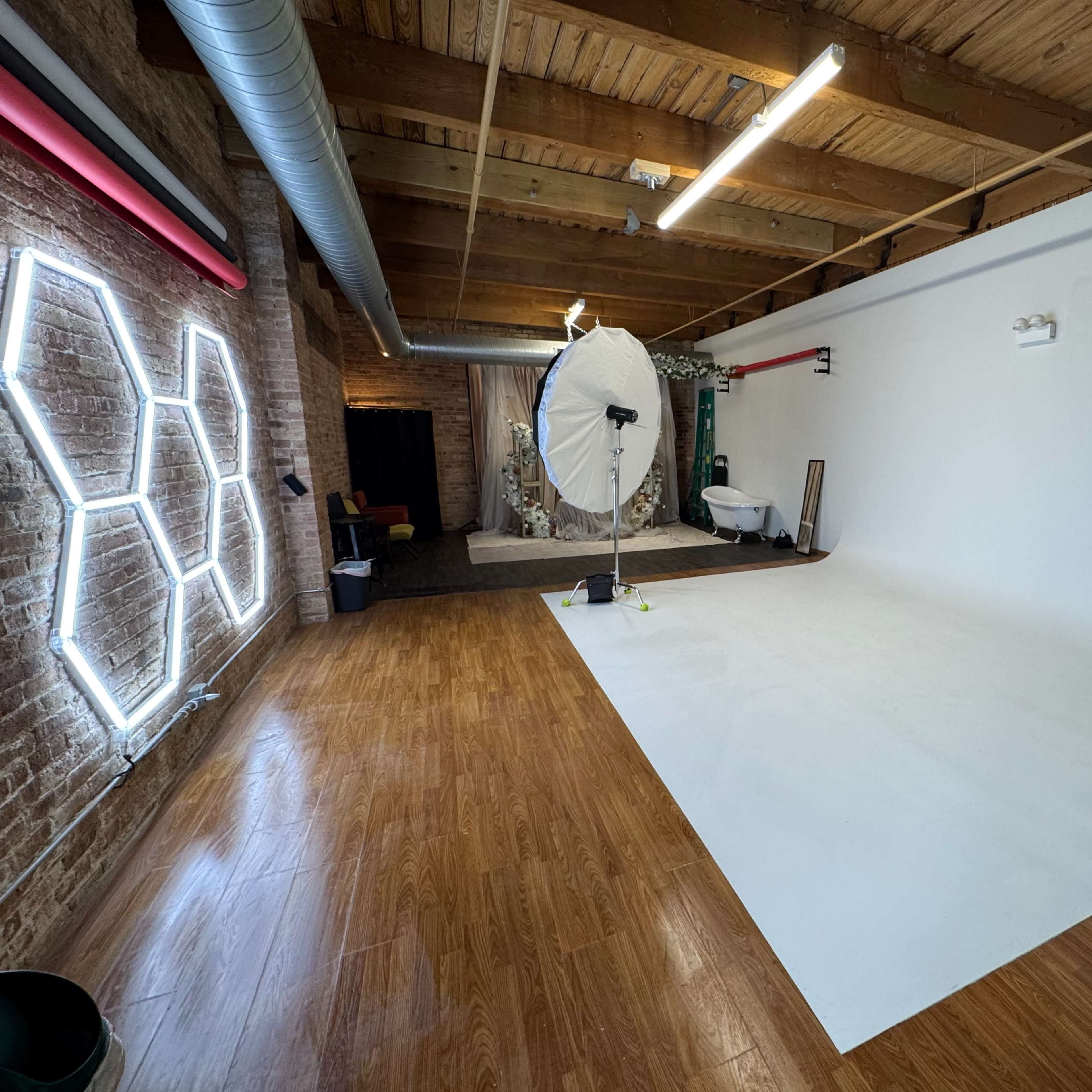 16ft White Cyc Wall + Creative Sets & LED Light Wall Image in Garfield Park, Chicago, IL