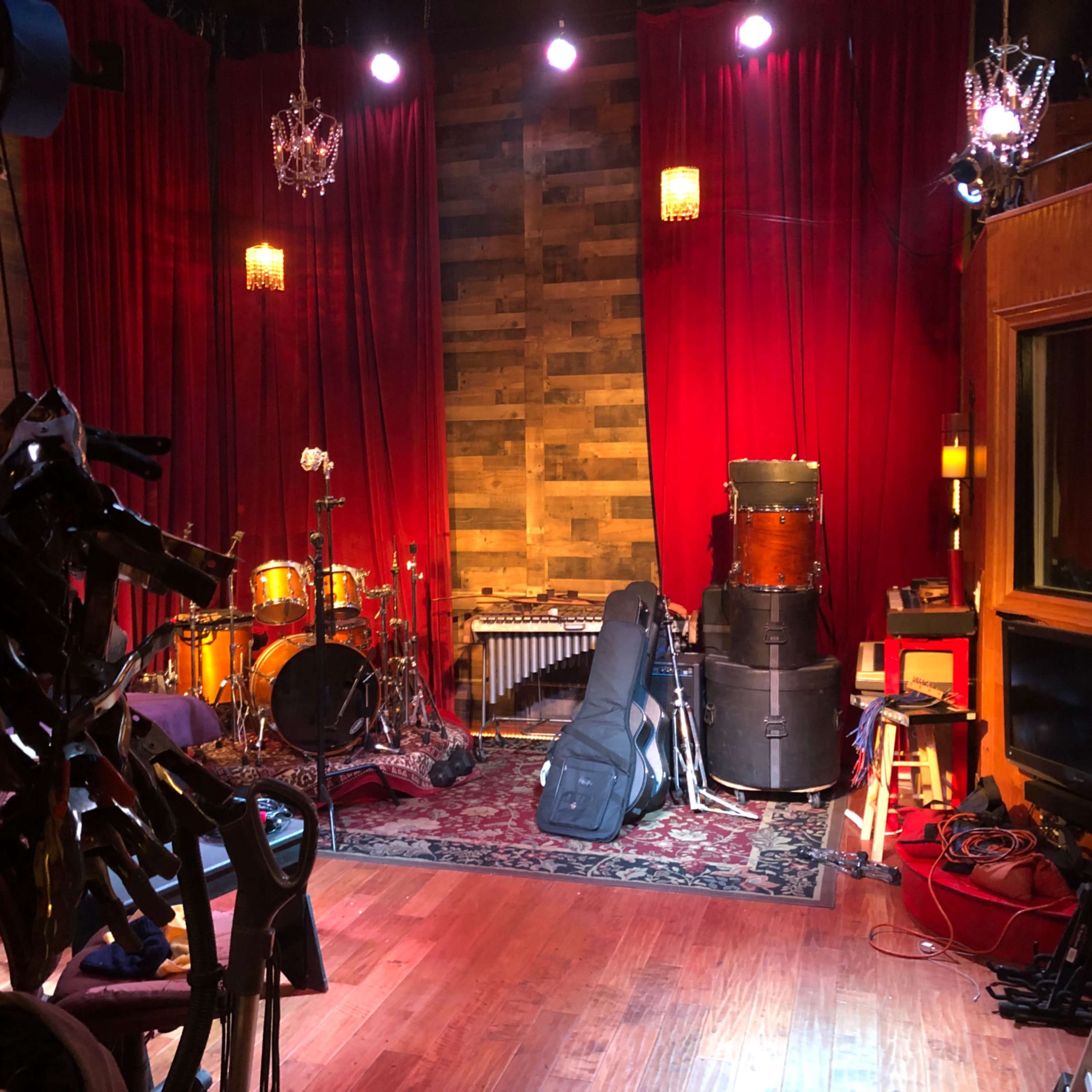 Orange County Cozy Production Studio with Easy Freeway Access | Audio & Video Ready Image in Santa Ana, Santa Ana, CA