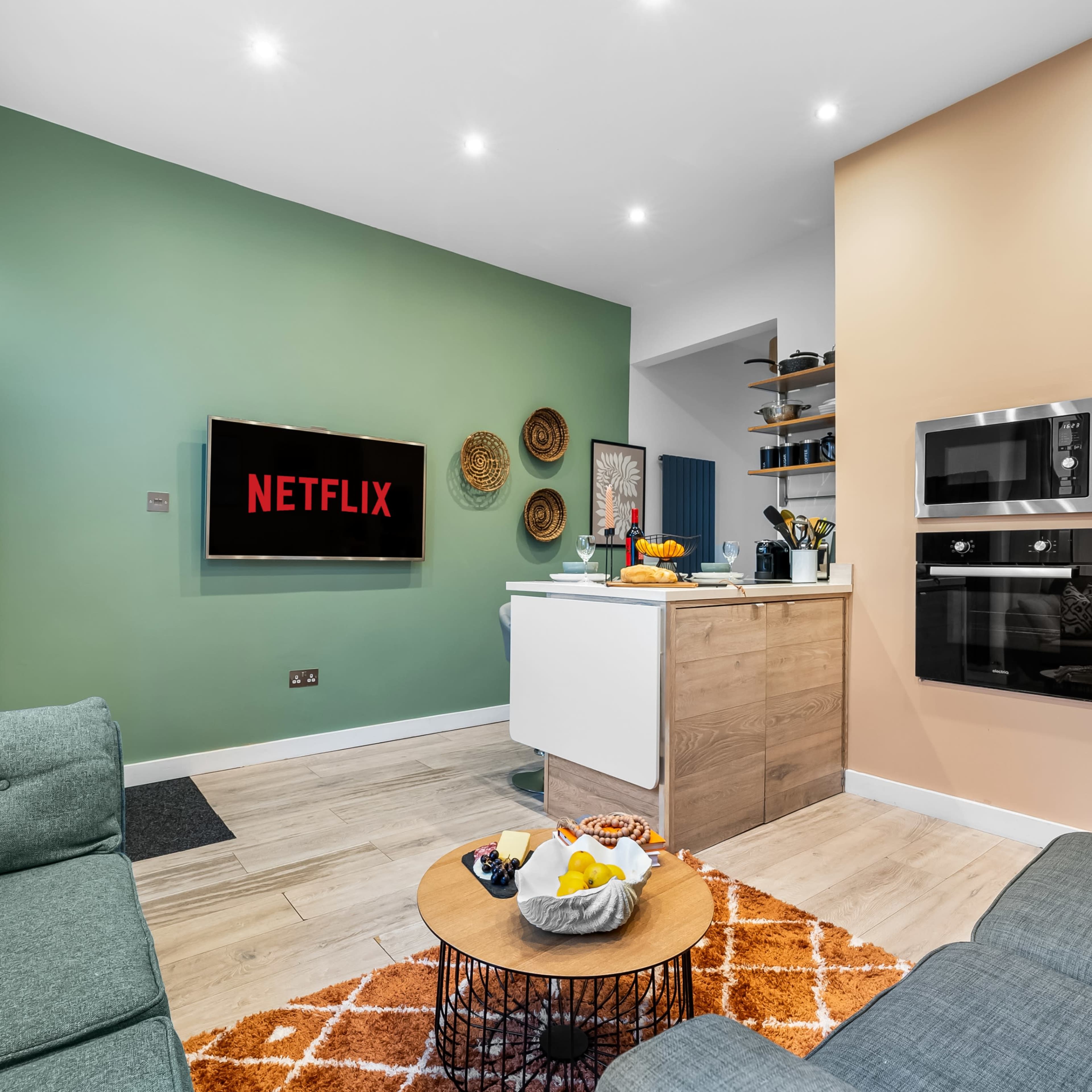 Aylesbury  Manor Stylish 3-BR House, Sleeps 6 Image in Fratton, Portsmouth, England
