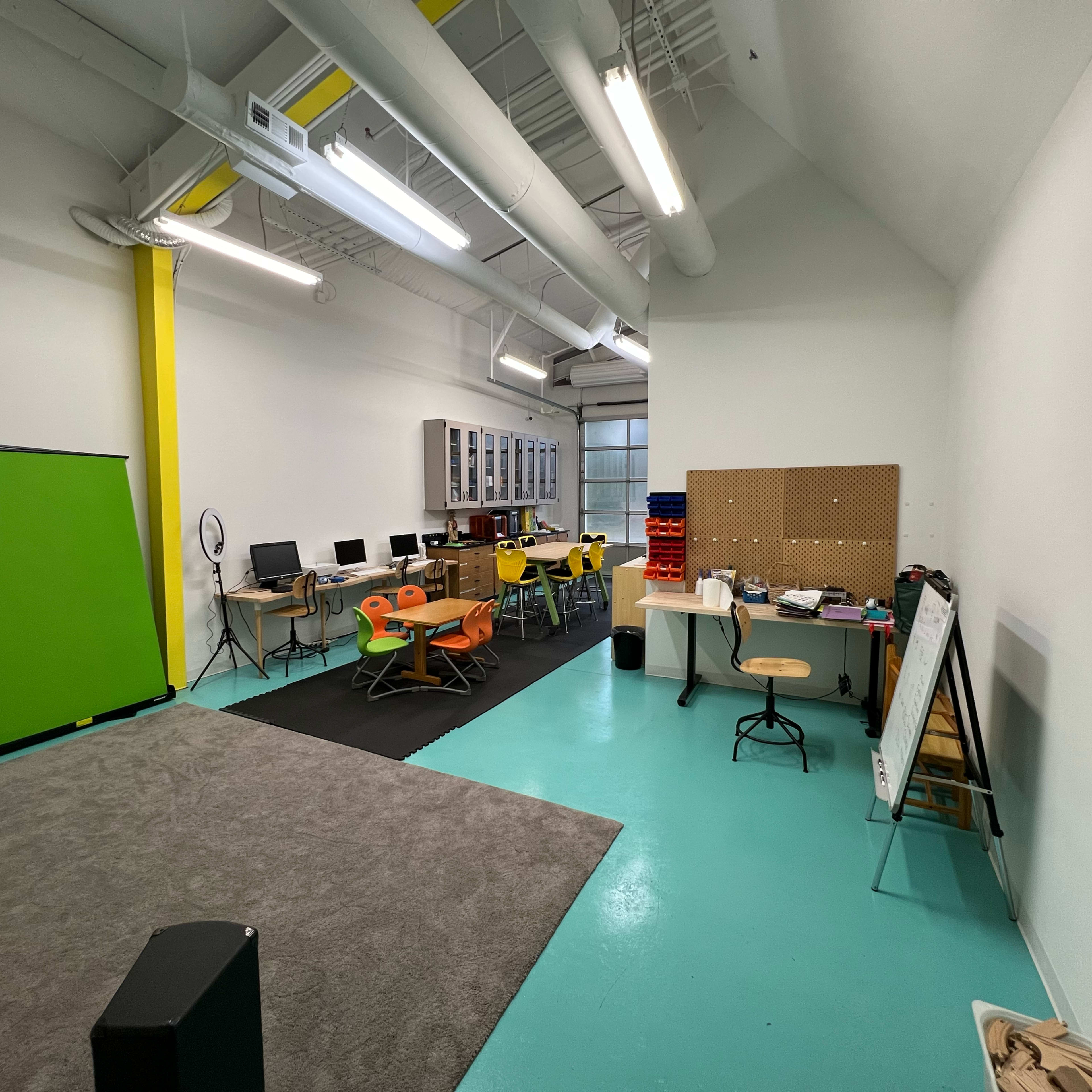 Creative Studio and Workshop Space with Green Screen and Workstations Image in Smyrna, Smyrna, GA