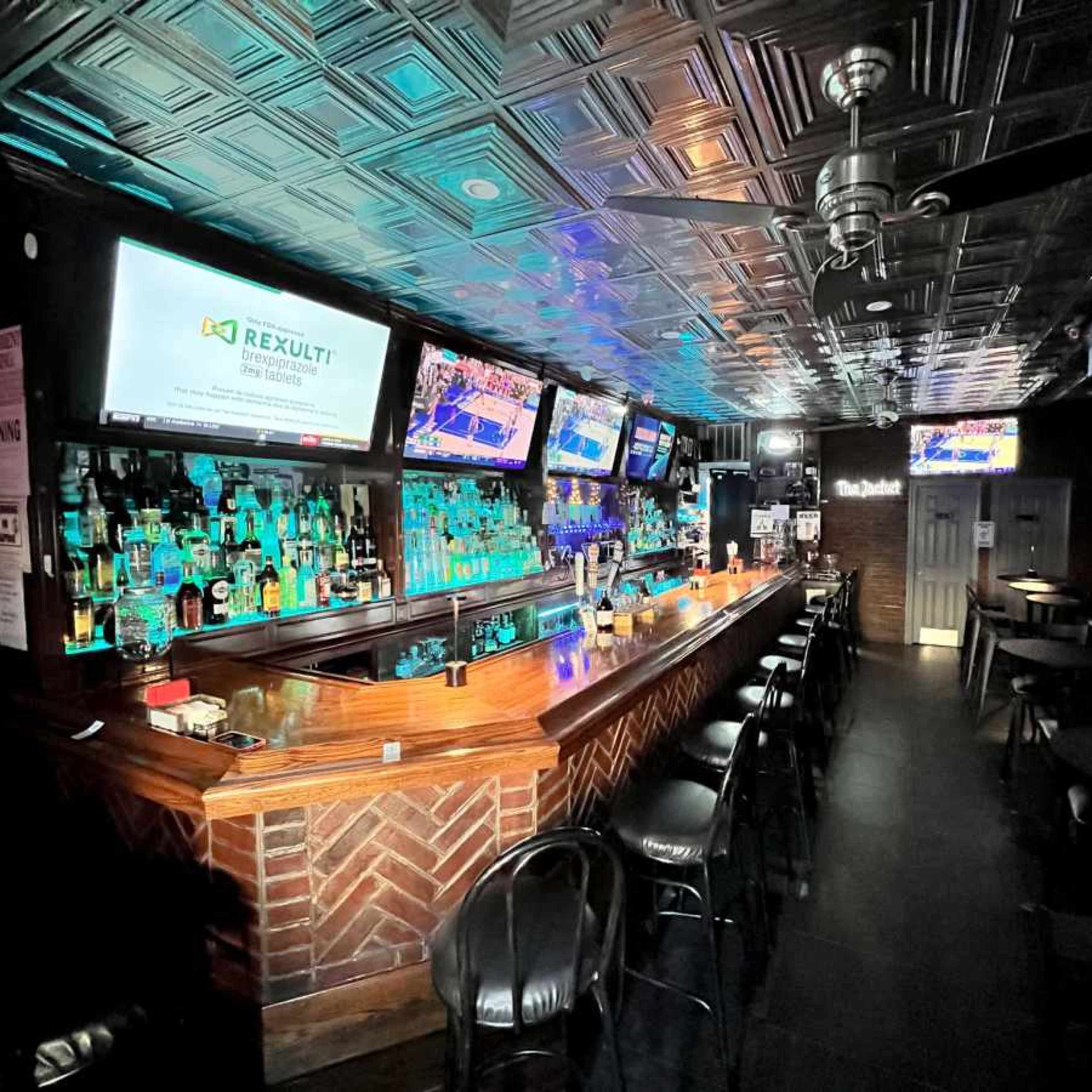 Sports bar/Cocktail Lounge Image in North Hempstead, Mineola, NY