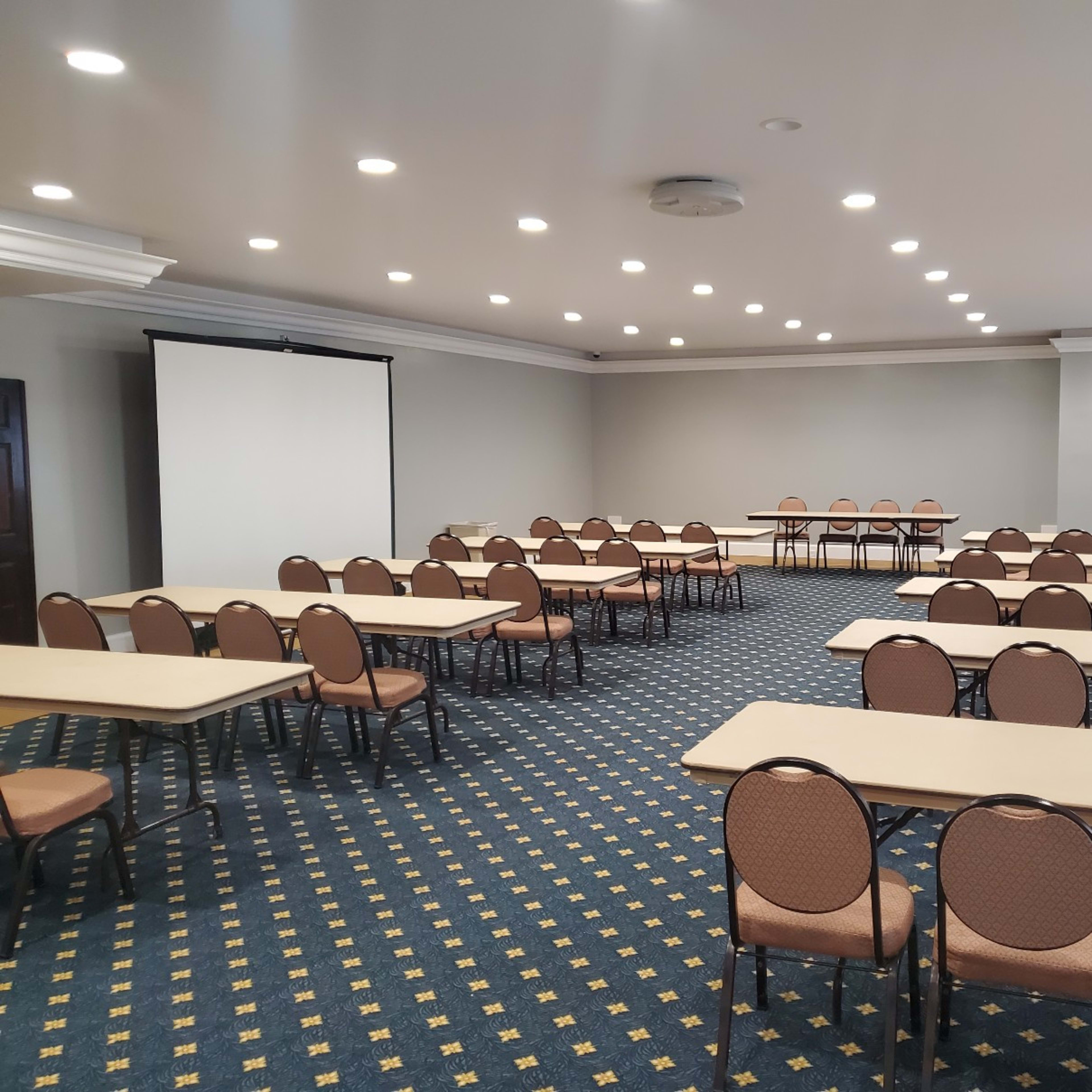 Contemporary - Bright Meeting Space with Views of Lake Merritt Image in Downtown Oakland, Oakland, CA