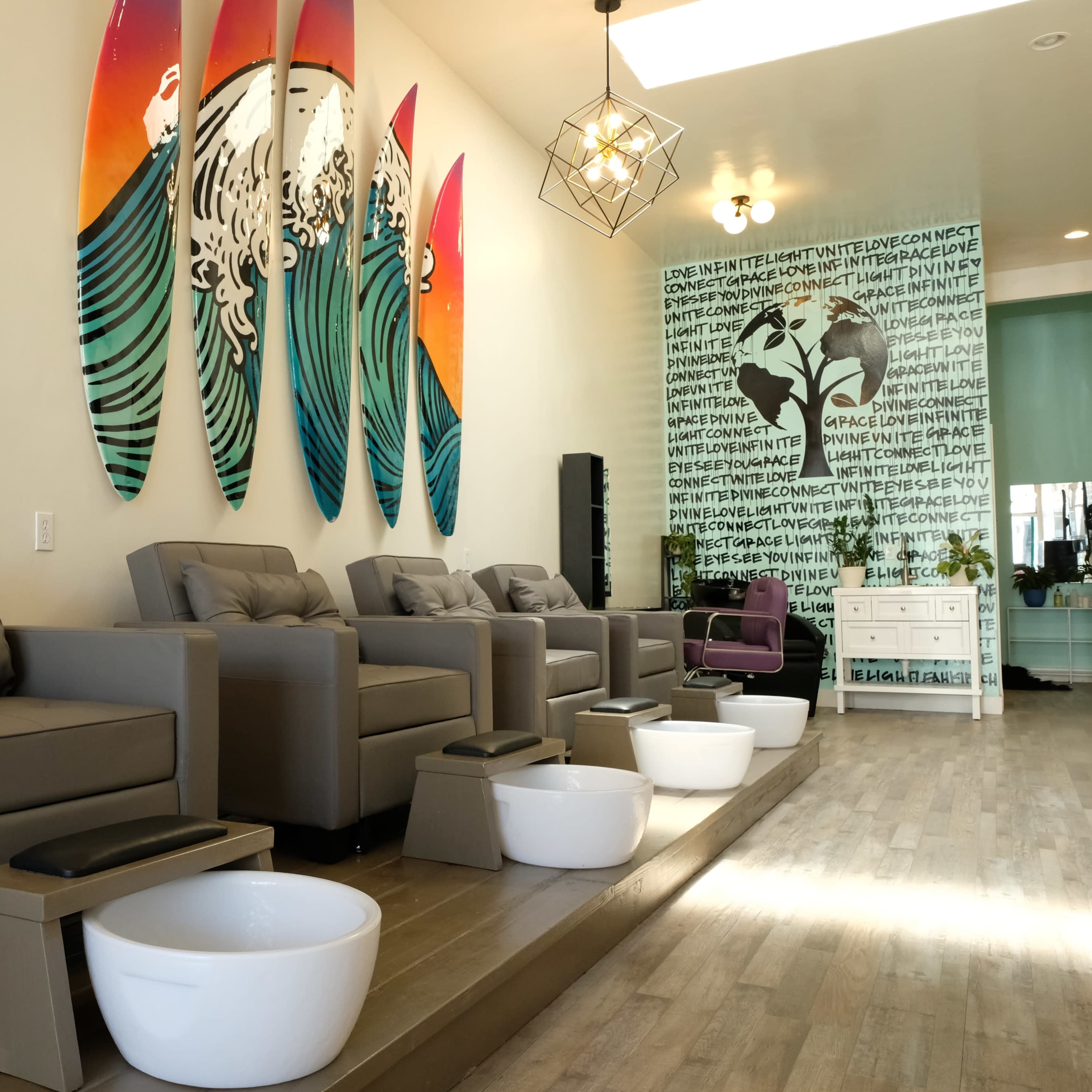 Paris Belle Salon Image in Sunset Park, Santa Monica, CA