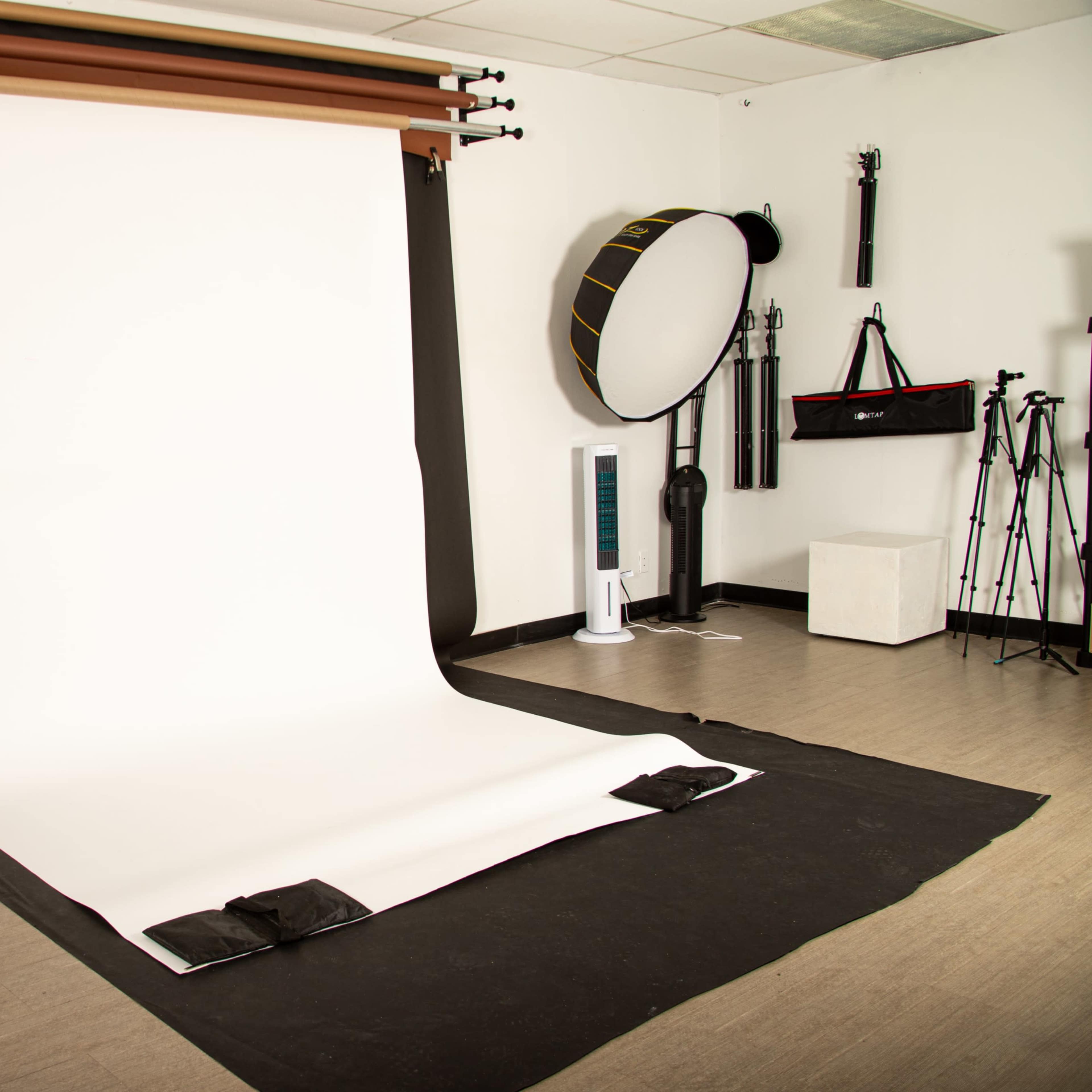 Refined Photography Studio Image in Lazybrook / Timbergrove, Houston, TX