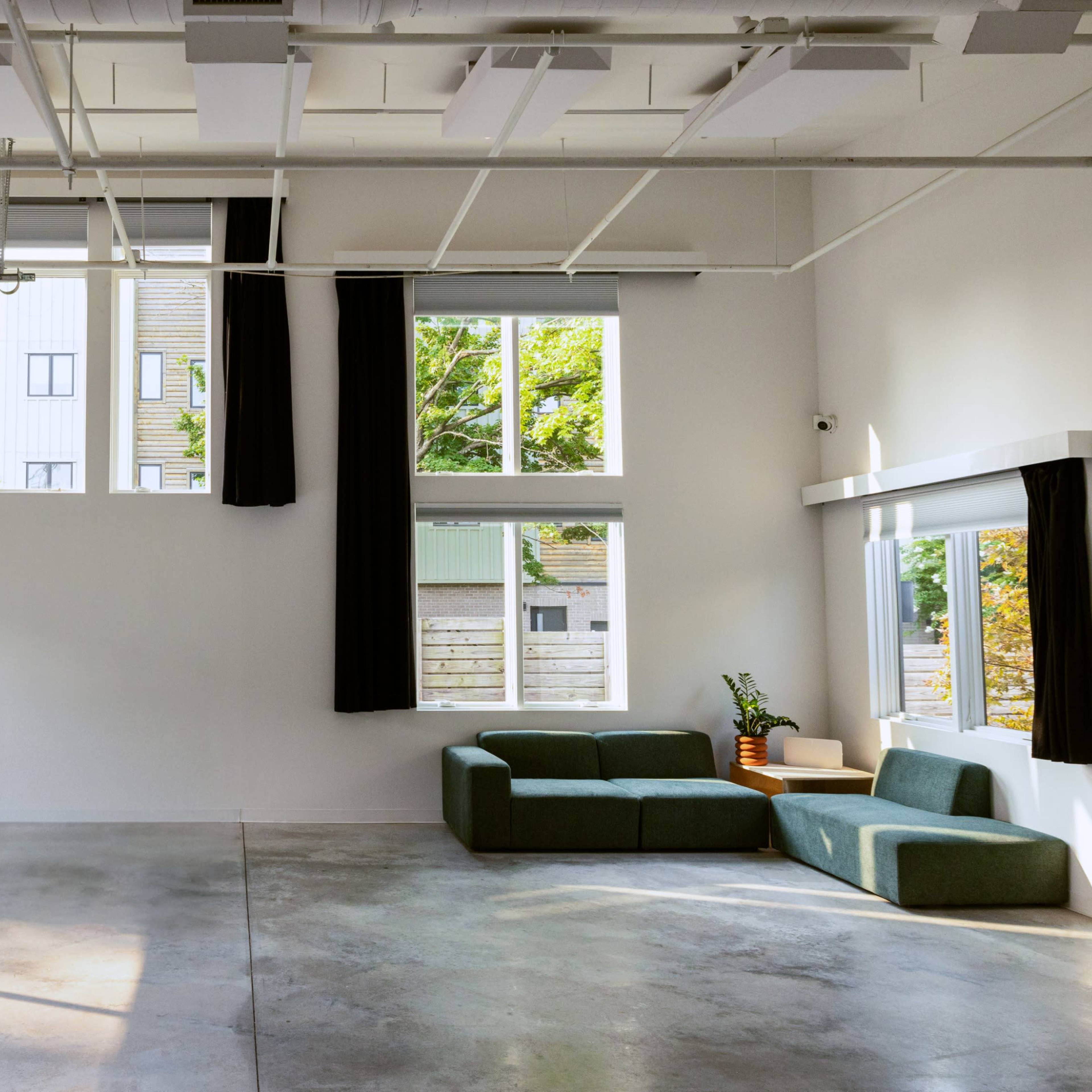 Modern/Versatile Studio w/Courtyard Image in Berry Hill, Nashville, TN