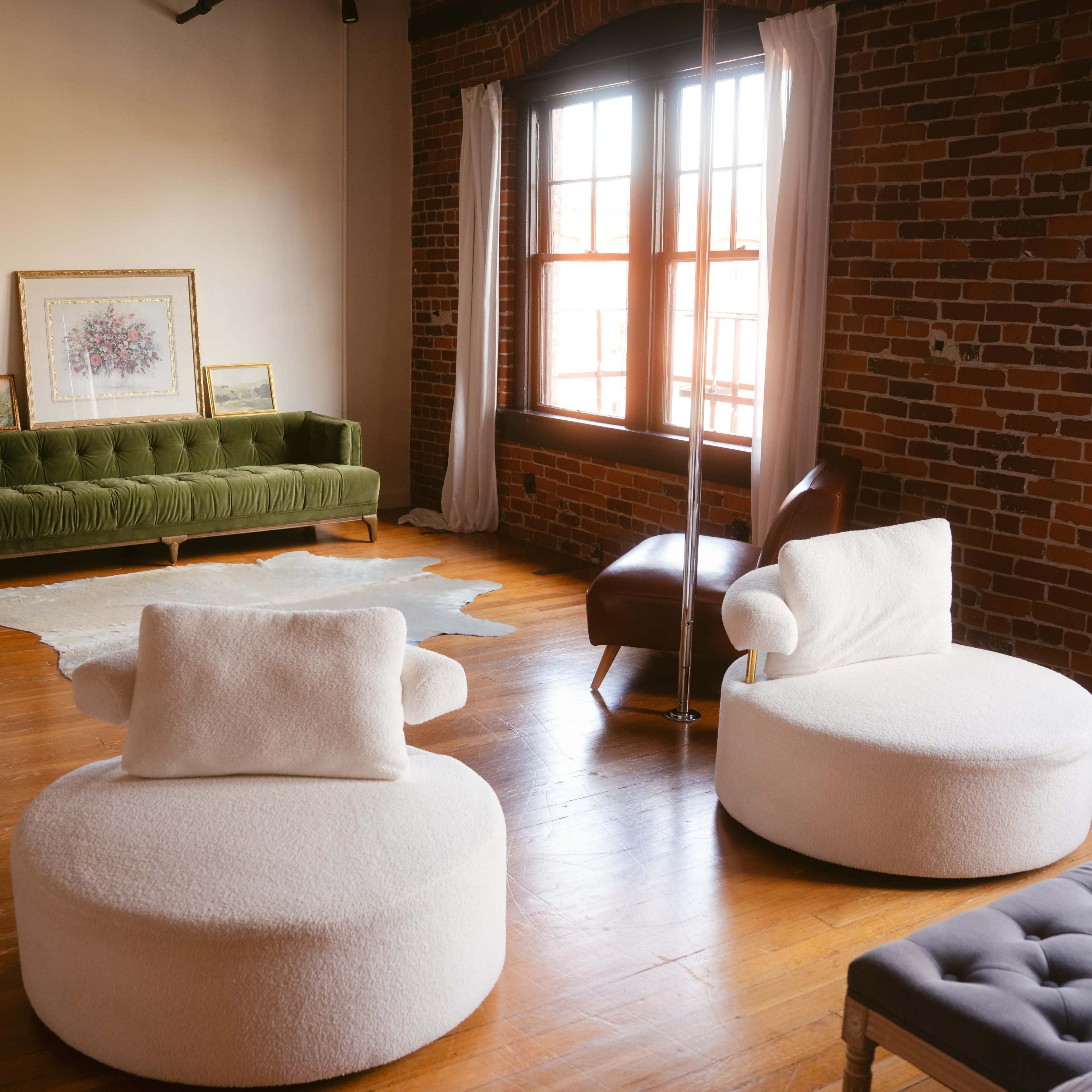 Glamorous Studio in the Pearl District with Cityscape View & Fire Escape Image in Northwest Portland, Portland, OR