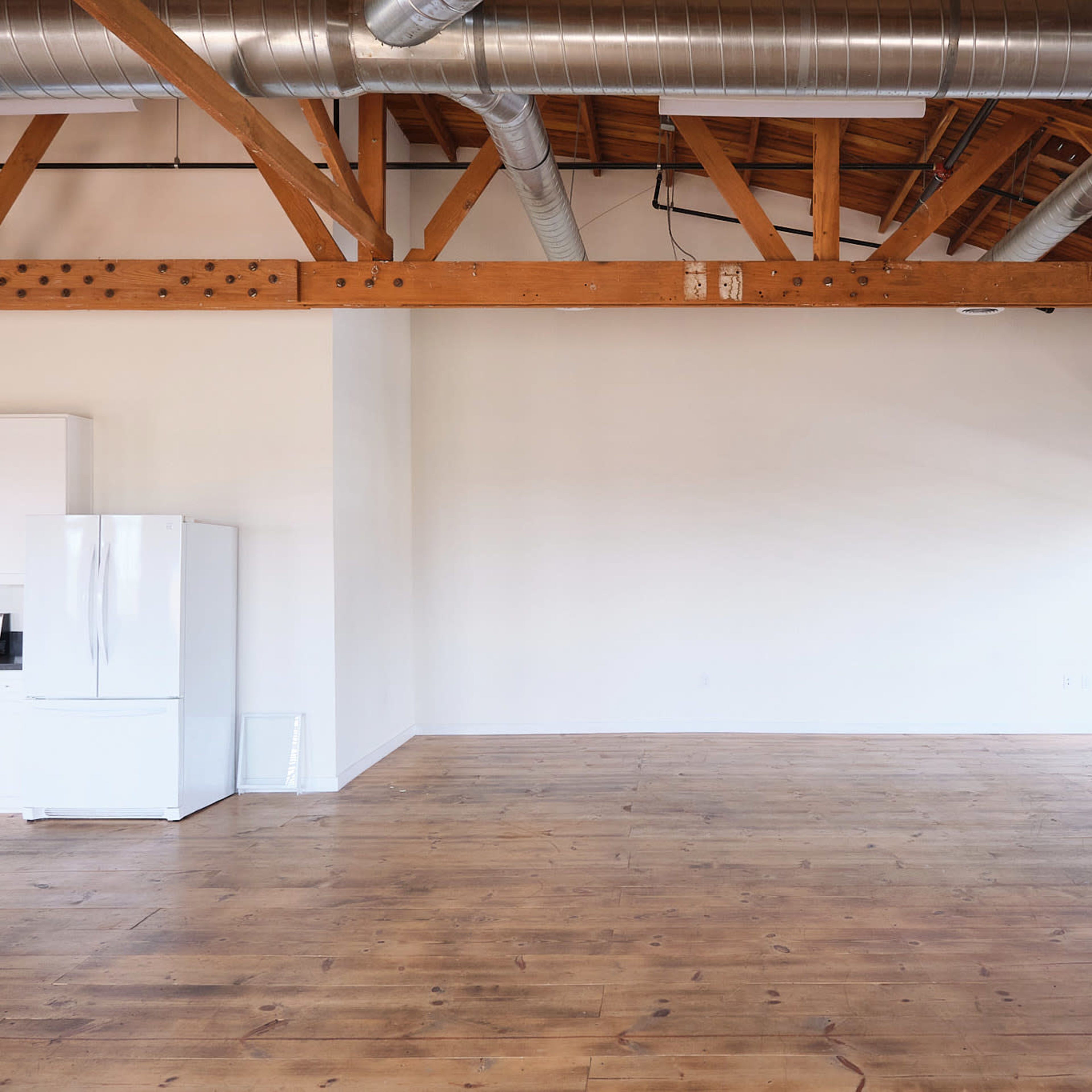 "Charming Open-Concept Loft with Warm Light and Endless Character". Perfect for Creative Days and Special Moments" Image in South Los Angeles, Los Angeles, CA