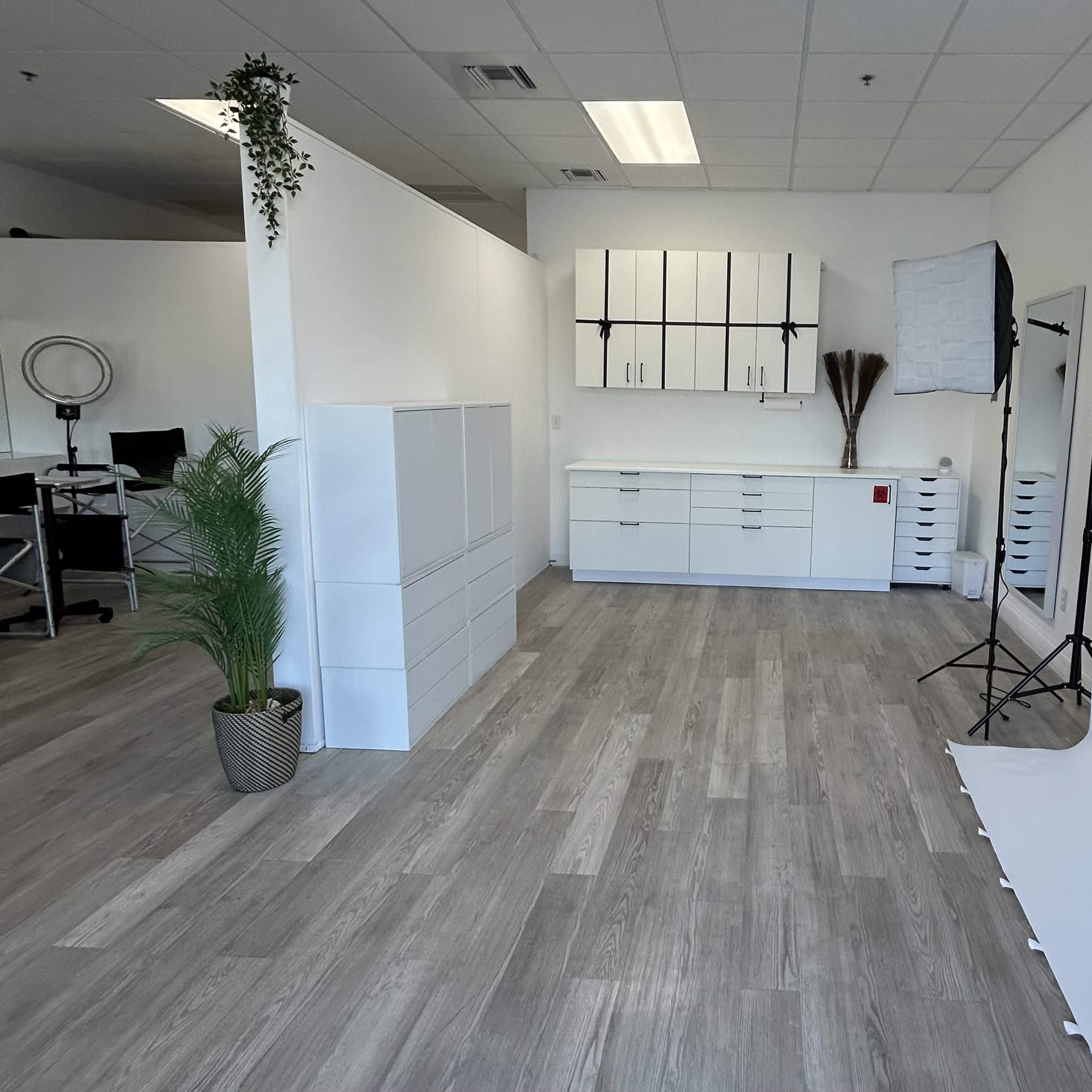 Modern Studio Space with Bright Natural Light Image in Boynton Beach, Boynton Beach, FL