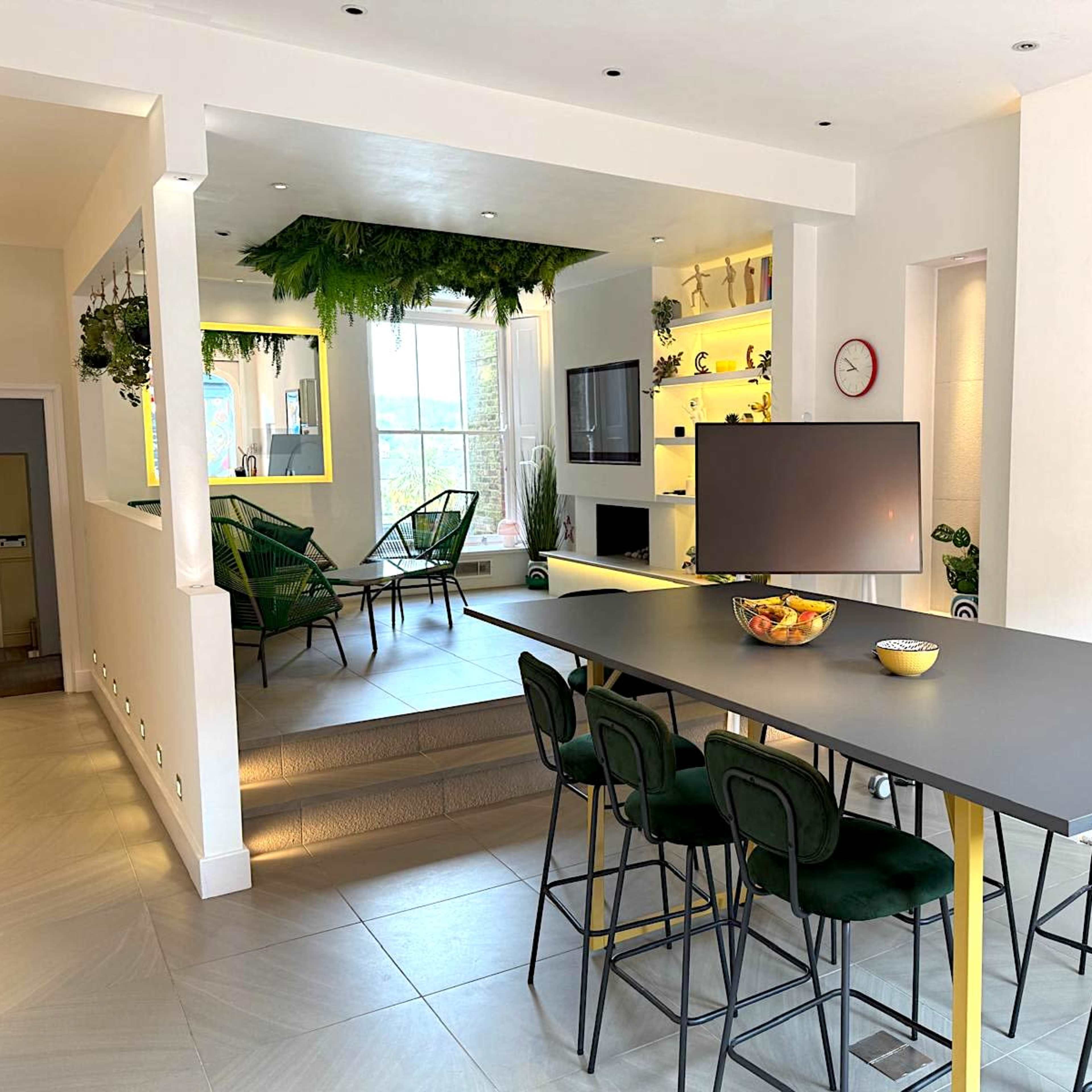 Bright, Stylish Event Space in Central Dorking – with High Street Access Image in Dorking, Dorking, England